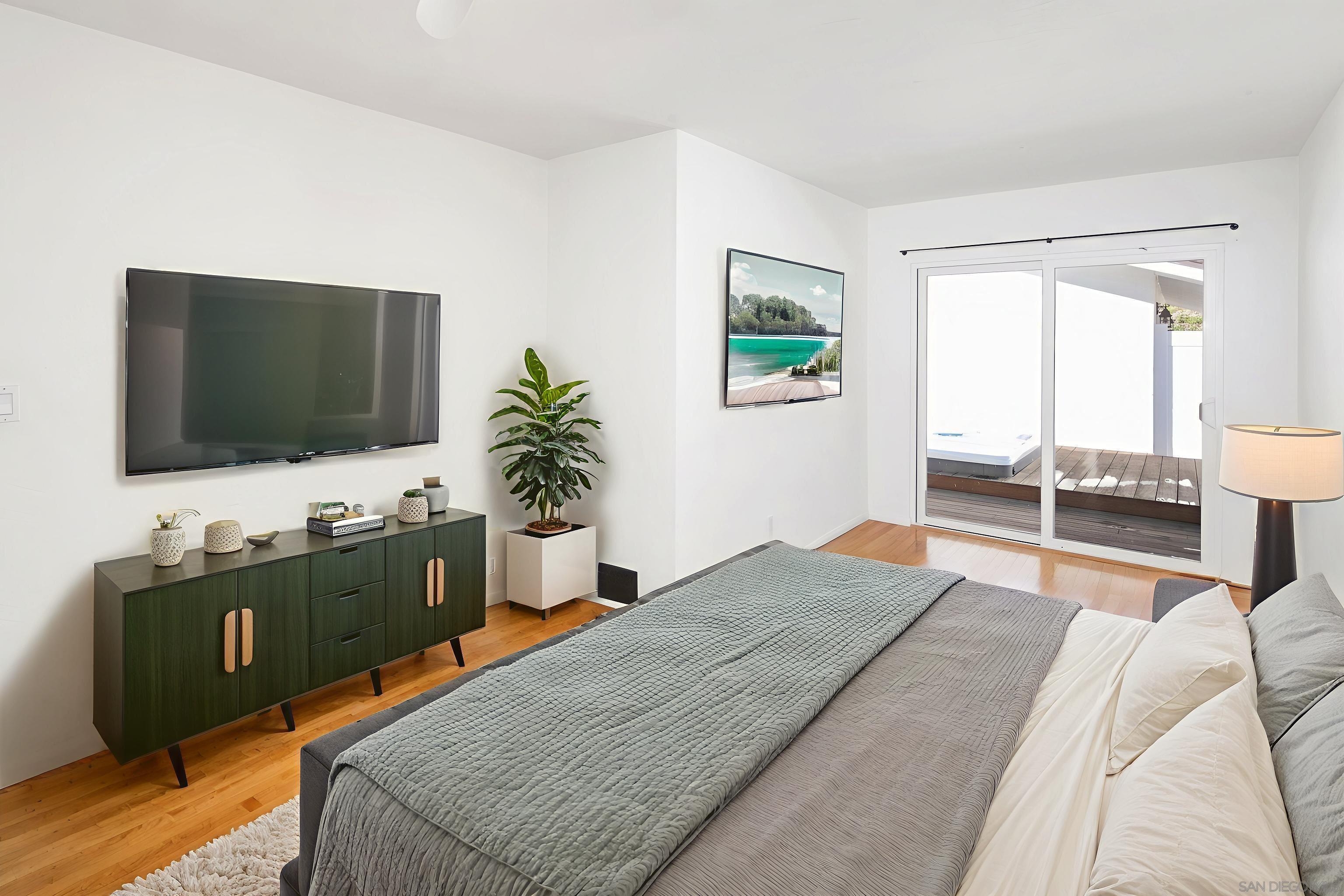 Detail Gallery Image 5 of 54 For 1166  Agate St, San Diego,  CA 92109 - 3 Beds | 2/1 Baths