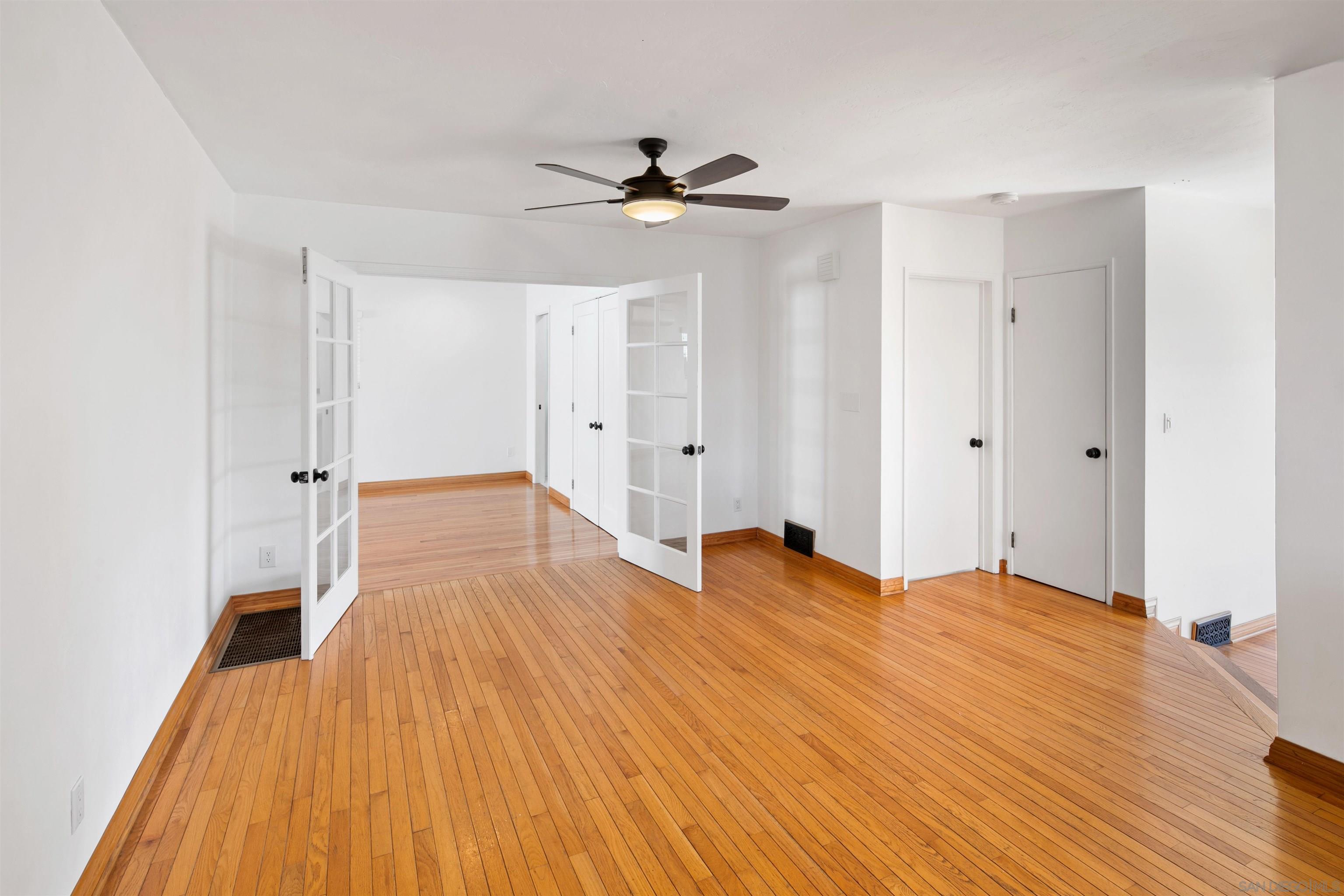 Detail Gallery Image 48 of 54 For 1166  Agate St, San Diego,  CA 92109 - 3 Beds | 2/1 Baths