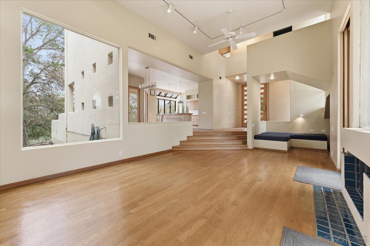 Detail Gallery Image 2 of 38 For 7030  Elfin Oaks Rd., Escondido,  CA 92029 - 4 Beds | 3/1 Baths