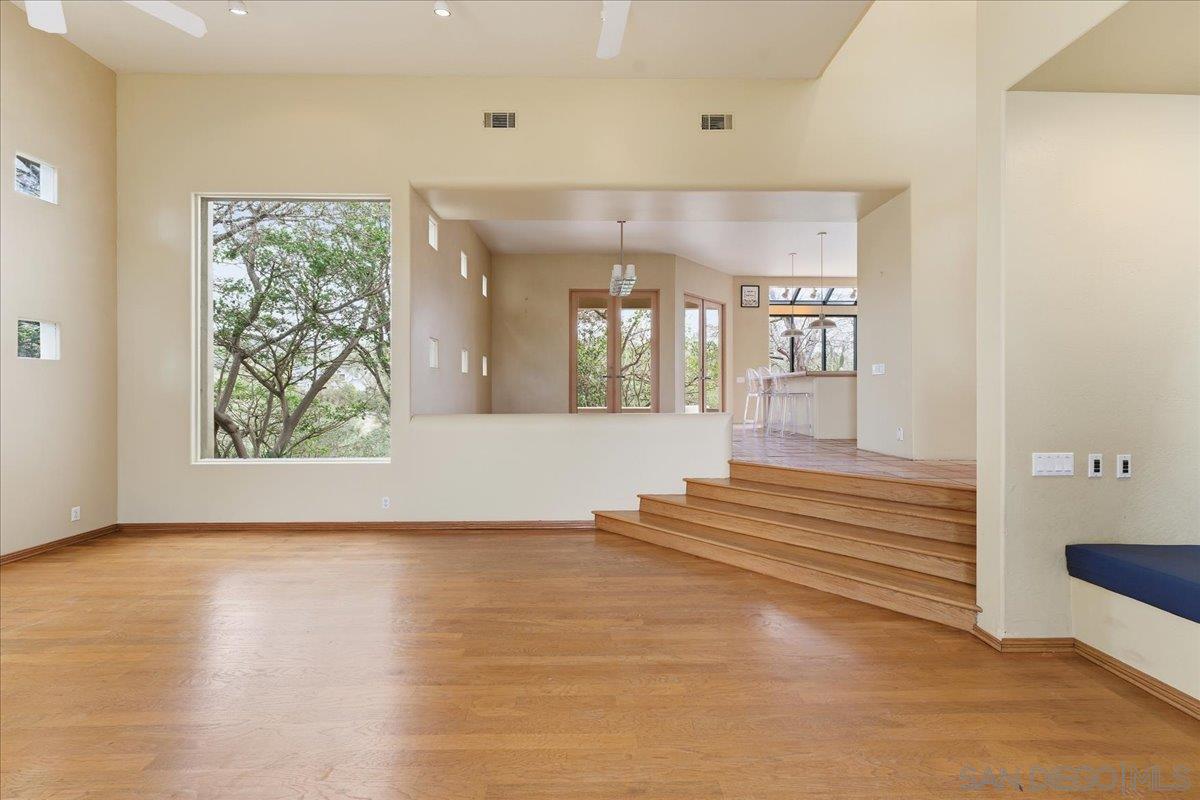 Detail Gallery Image 4 of 38 For 7030  Elfin Oaks Rd., Escondido,  CA 92029 - 4 Beds | 3/1 Baths