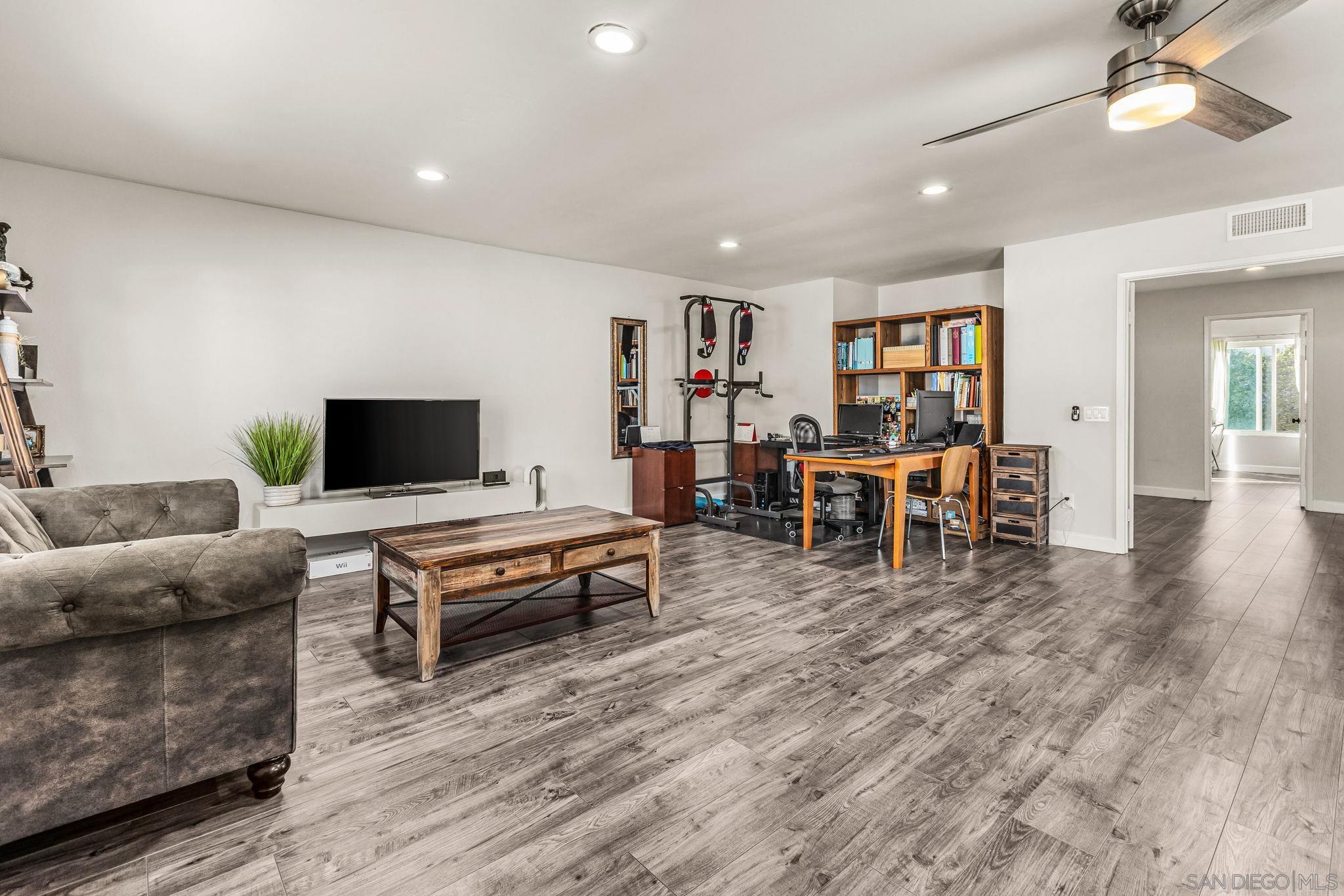 Detail Gallery Image 17 of 25 For 10831  Ironwood Rd, San Diego,  CA 92131 - 4 Beds | 3 Baths