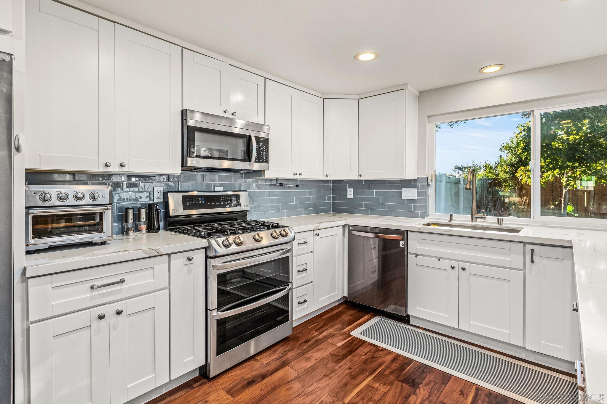 Detail Gallery Image 8 of 25 For 10831  Ironwood Rd, San Diego,  CA 92131 - 4 Beds | 3 Baths