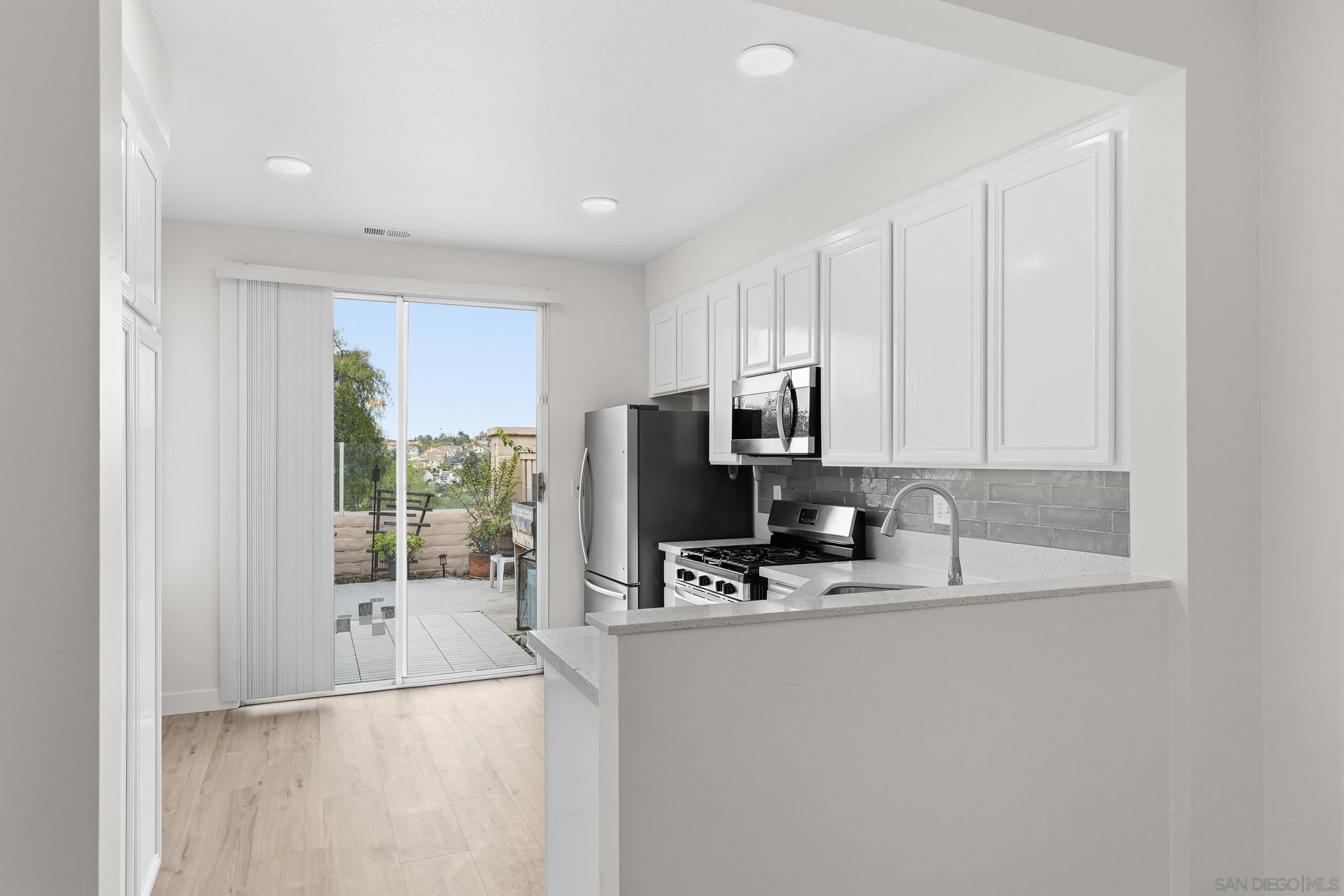 Detail Gallery Image 11 of 44 For 2235  Lago Ventana, Chula Vista,  CA 91914 - 4 Beds | 3 Baths