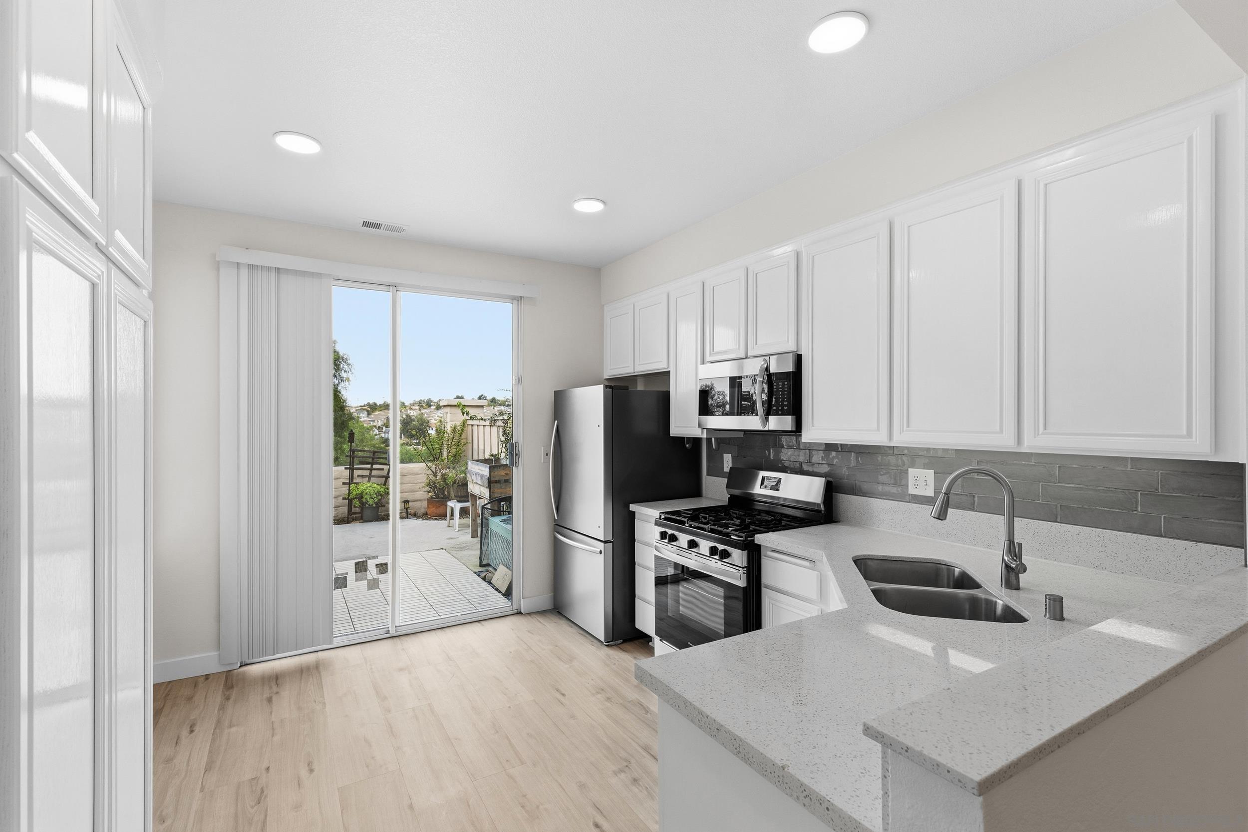 Detail Gallery Image 12 of 44 For 2235  Lago Ventana, Chula Vista,  CA 91914 - 4 Beds | 3 Baths