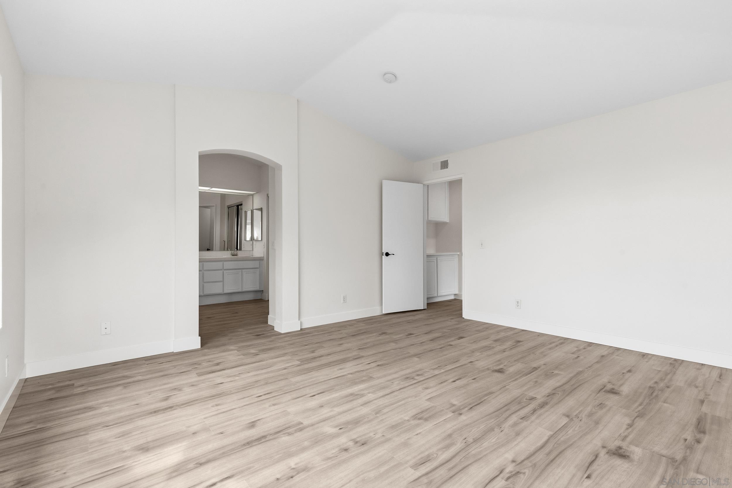 Detail Gallery Image 15 of 44 For 2235  Lago Ventana, Chula Vista,  CA 91914 - 4 Beds | 3 Baths