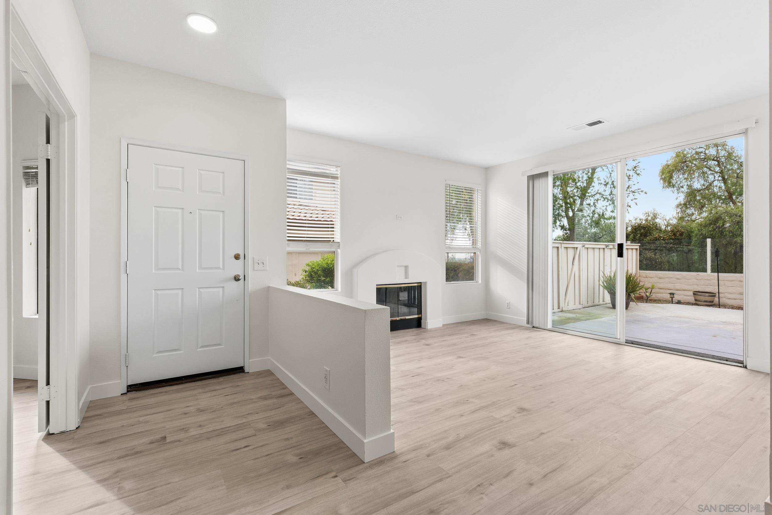 Detail Gallery Image 4 of 44 For 2235  Lago Ventana, Chula Vista,  CA 91914 - 4 Beds | 3 Baths