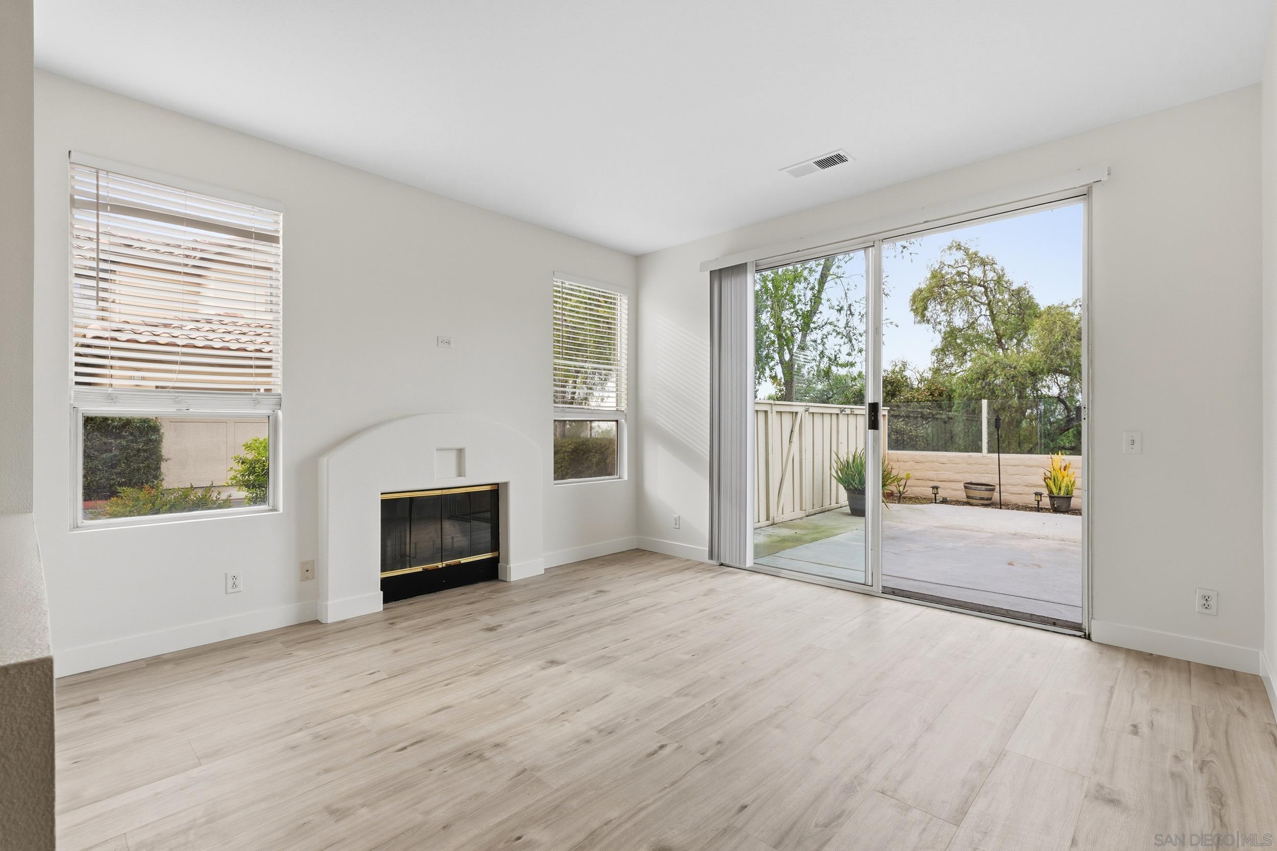 Detail Gallery Image 5 of 44 For 2235  Lago Ventana, Chula Vista,  CA 91914 - 4 Beds | 3 Baths