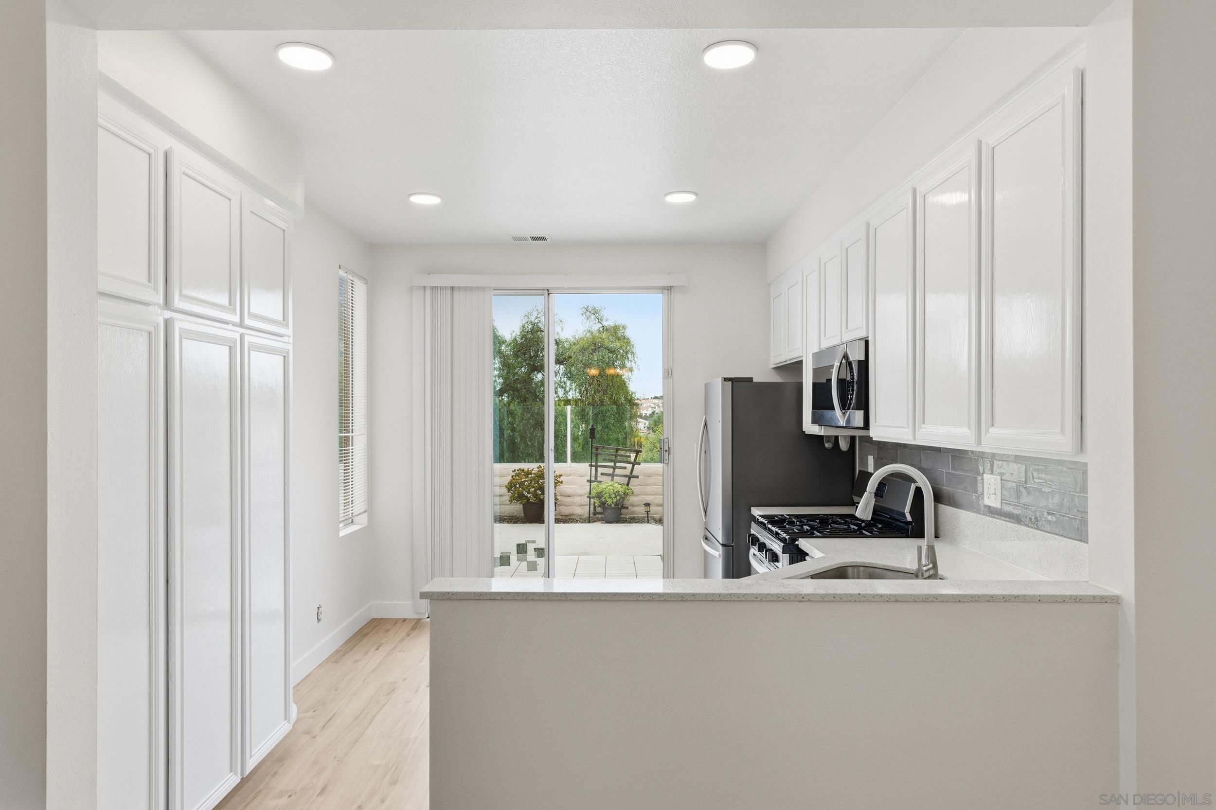 Detail Gallery Image 10 of 44 For 2235  Lago Ventana, Chula Vista,  CA 91914 - 4 Beds | 3 Baths