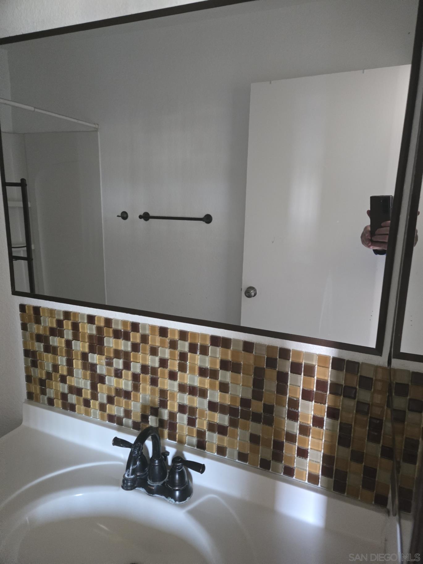 Detail Gallery Image 5 of 9 For 241  50th, San Diego,  CA 92102 - 3 Beds | 2 Baths