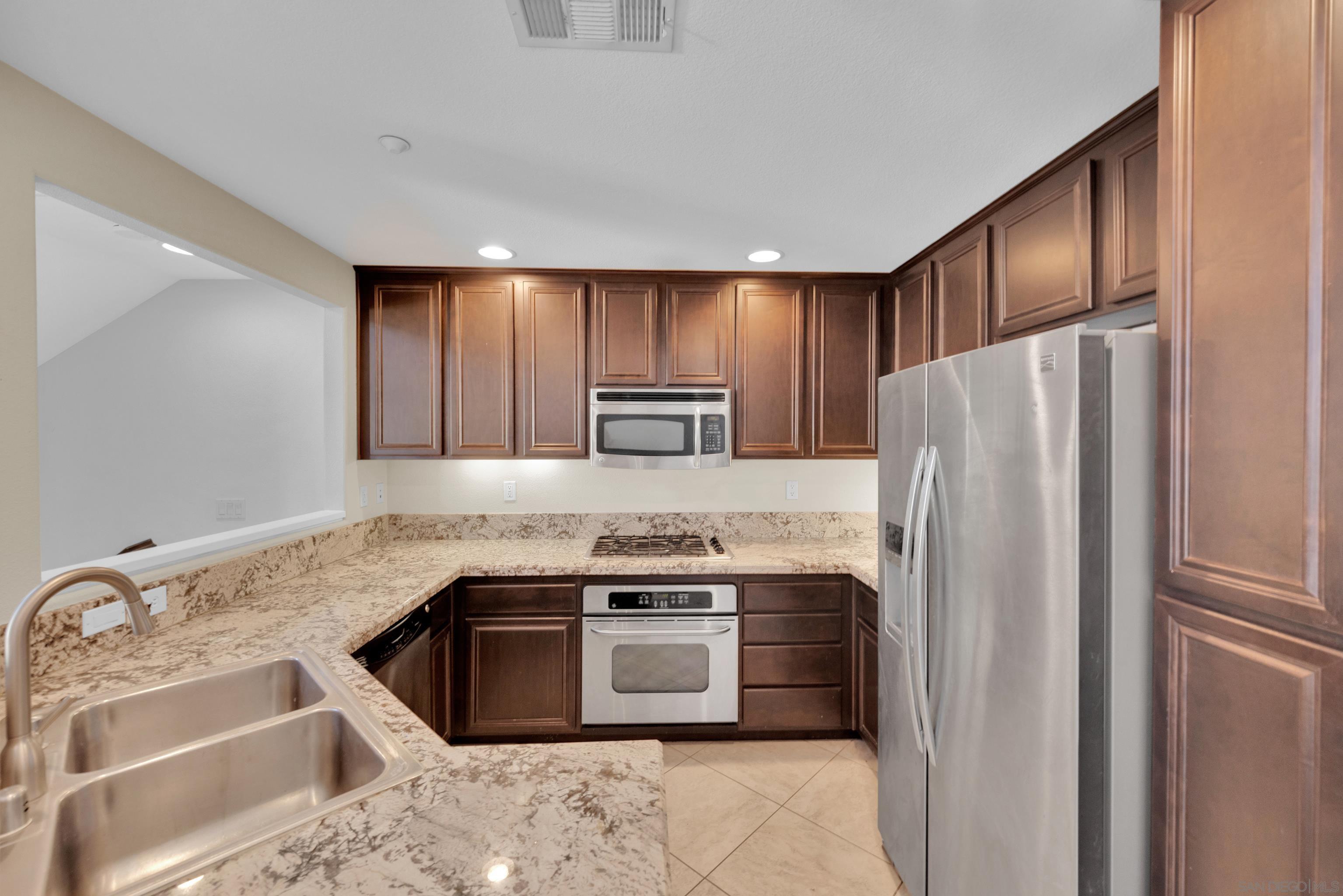 Detail Gallery Image 21 of 61 For 10413  Shelborne St  #45,  San Diego,  CA 92127 - 3 Beds | 2/1 Baths