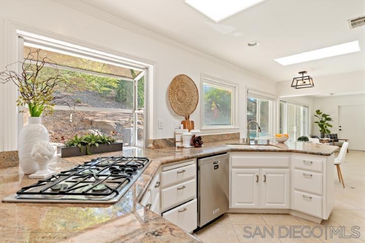 Detail Gallery Image 10 of 30 For 13311  Fallen Leaf Road, Poway,  CA 92064 - 4 Beds | 3 Baths