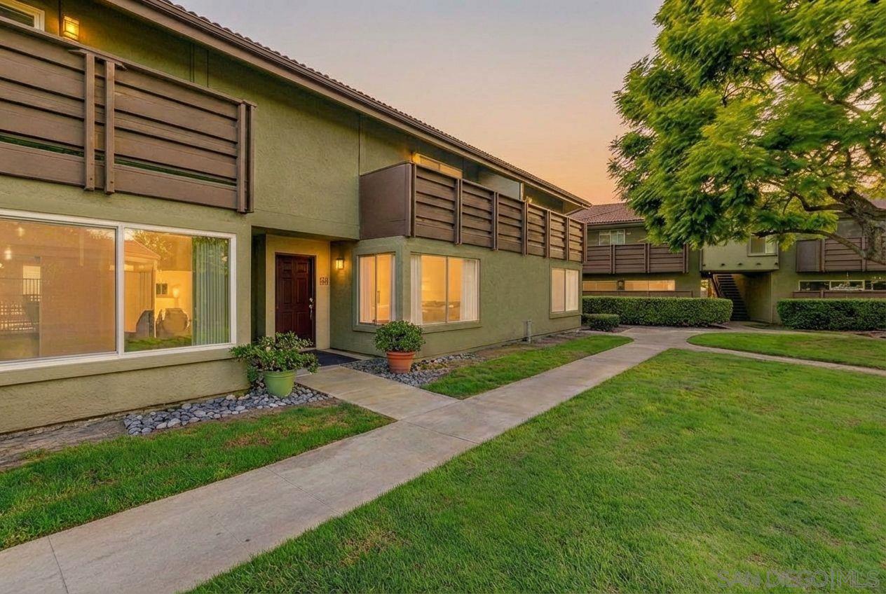 Detail Gallery Image 2 of 25 For 615  Fredricks Ave  #122,  Oceanside,  CA 92058 - 3 Beds | 1/1 Baths