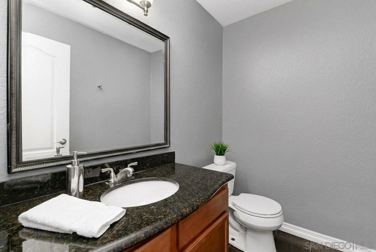 Detail Gallery Image 12 of 25 For 615  Fredricks Ave  #122,  Oceanside,  CA 92058 - 3 Beds | 1/1 Baths