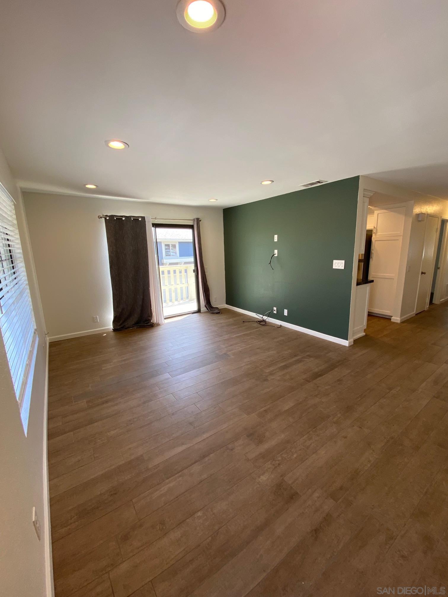 Detail Gallery Image 4 of 21 For 8834  Tamberly Ln  D, Santee,  CA 92071 - 2 Beds | 2 Baths