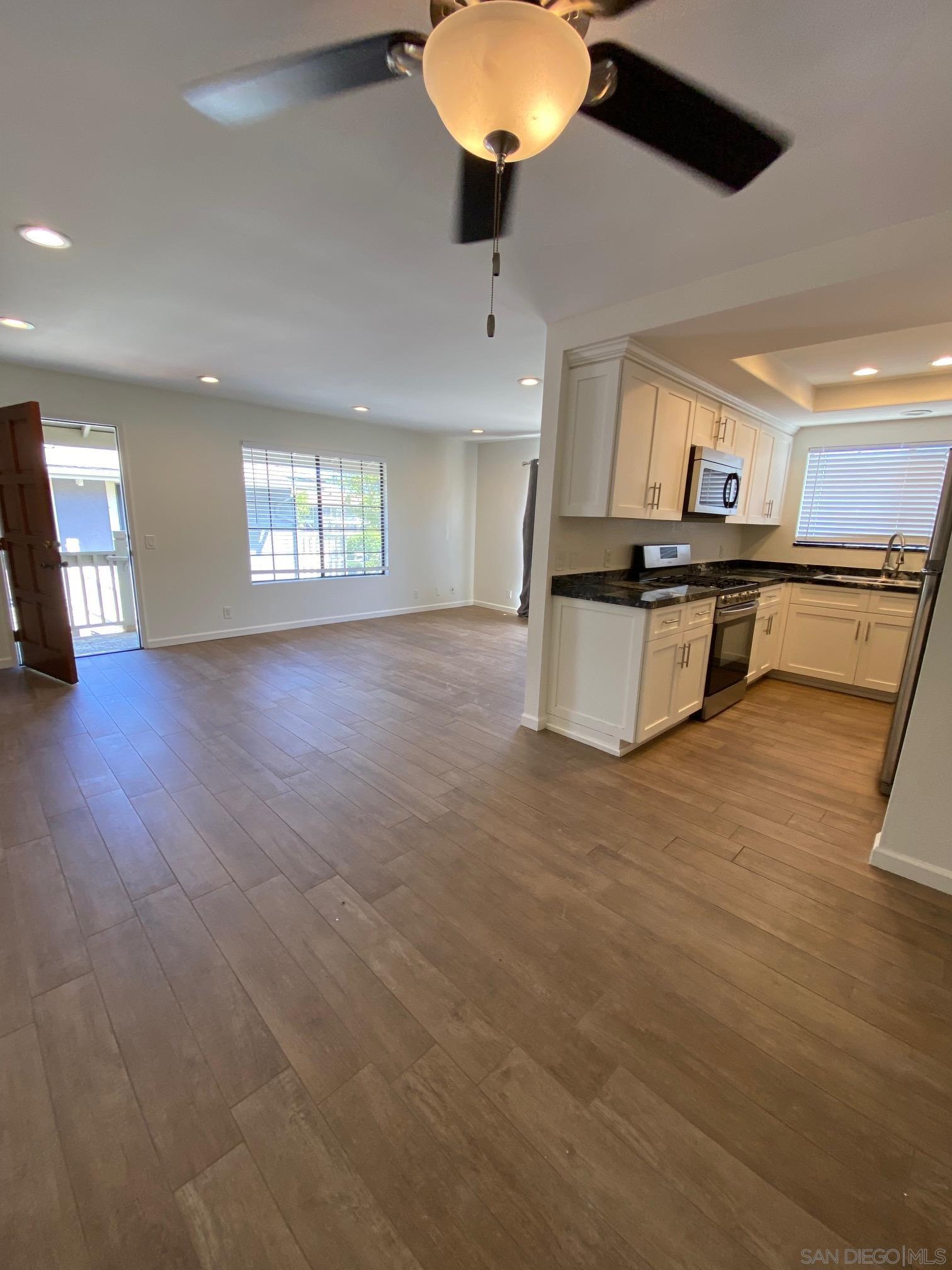 Detail Gallery Image 7 of 21 For 8834  Tamberly Ln  D, Santee,  CA 92071 - 2 Beds | 2 Baths