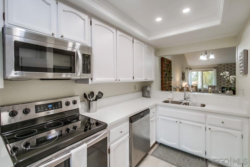 Detail Gallery Image 11 of 63 For 12242  Paseo Lucido  C, San Diego,  CA 92128 - 2 Beds | 2 Baths