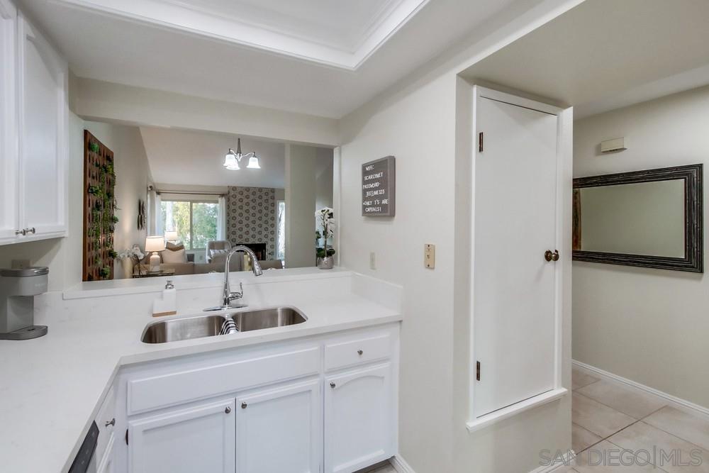 Detail Gallery Image 12 of 63 For 12242  Paseo Lucido  C, San Diego,  CA 92128 - 2 Beds | 2 Baths