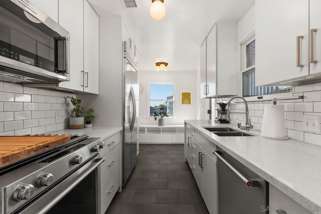 Detail Gallery Image 4 of 48 For 1609  Lopez St., Oceanside,  CA 92054 - 3 Beds | 1 Baths