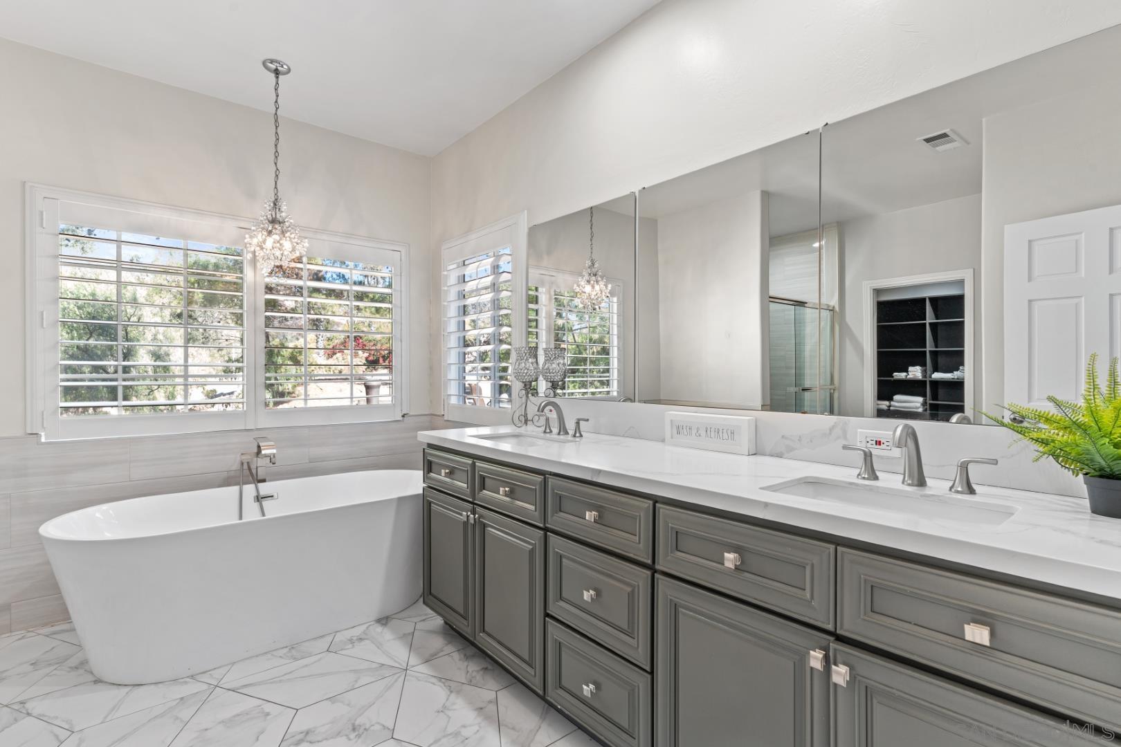 Detail Gallery Image 22 of 54 For 1696  Gil Way, Vista,  CA 92084 - 6 Beds | 6/1 Baths