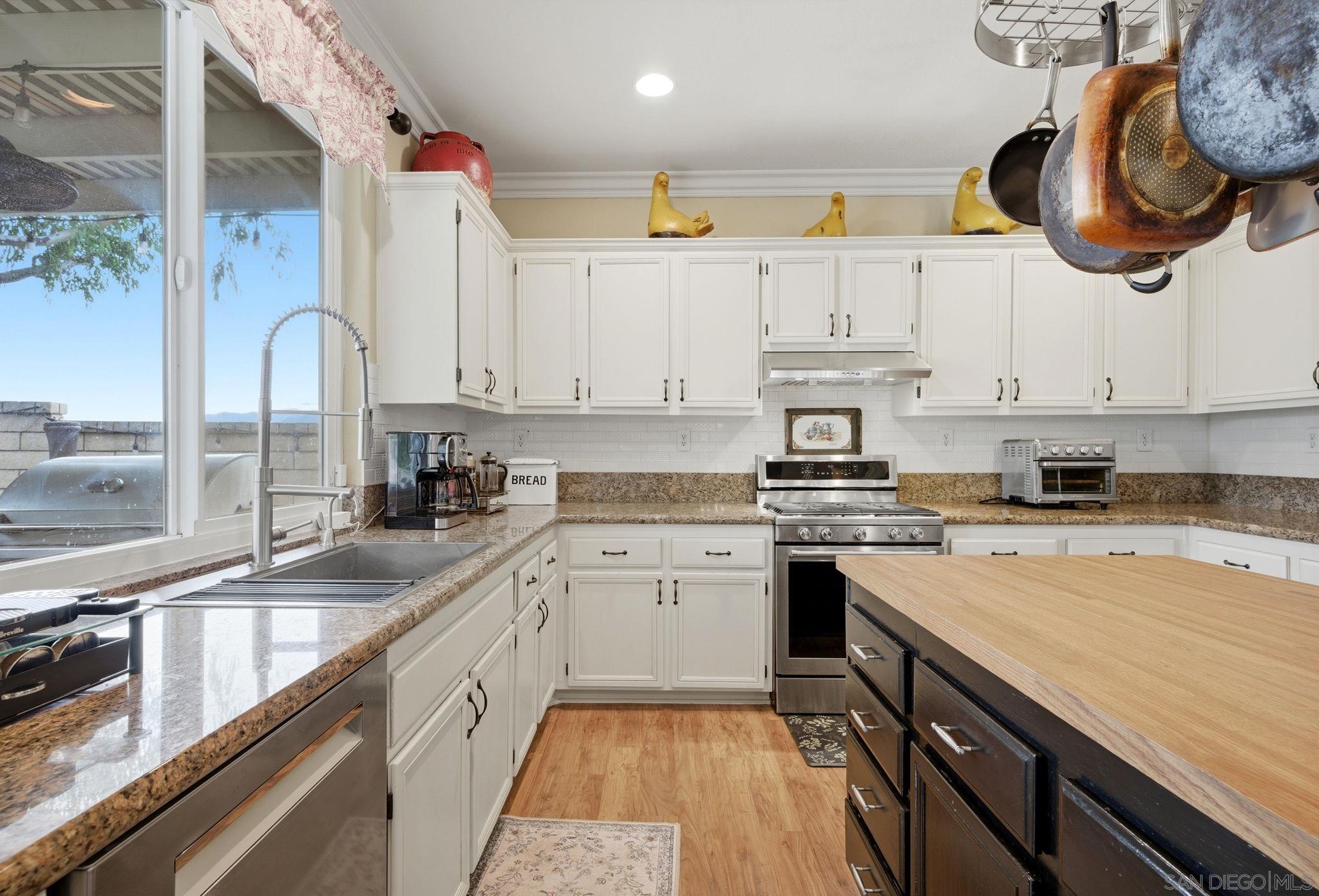 Detail Gallery Image 11 of 34 For 43084  Knightsbridge Way, Temecula,  CA 92592 - 5 Beds | 2/1 Baths