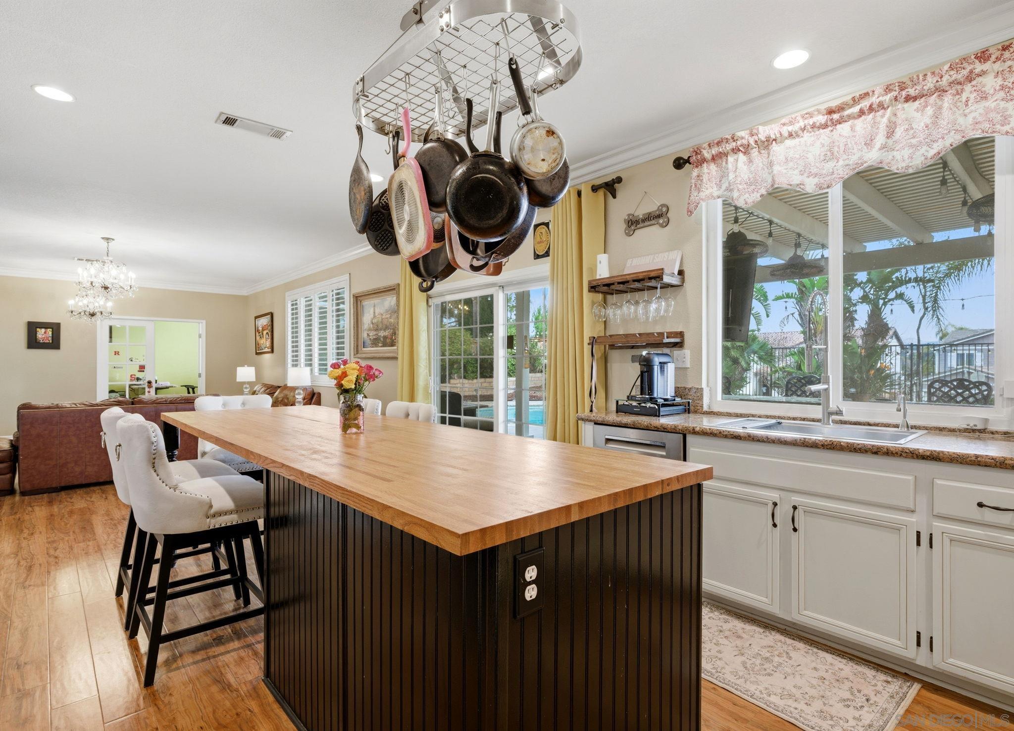 Detail Gallery Image 12 of 34 For 43084  Knightsbridge Way, Temecula,  CA 92592 - 5 Beds | 2/1 Baths