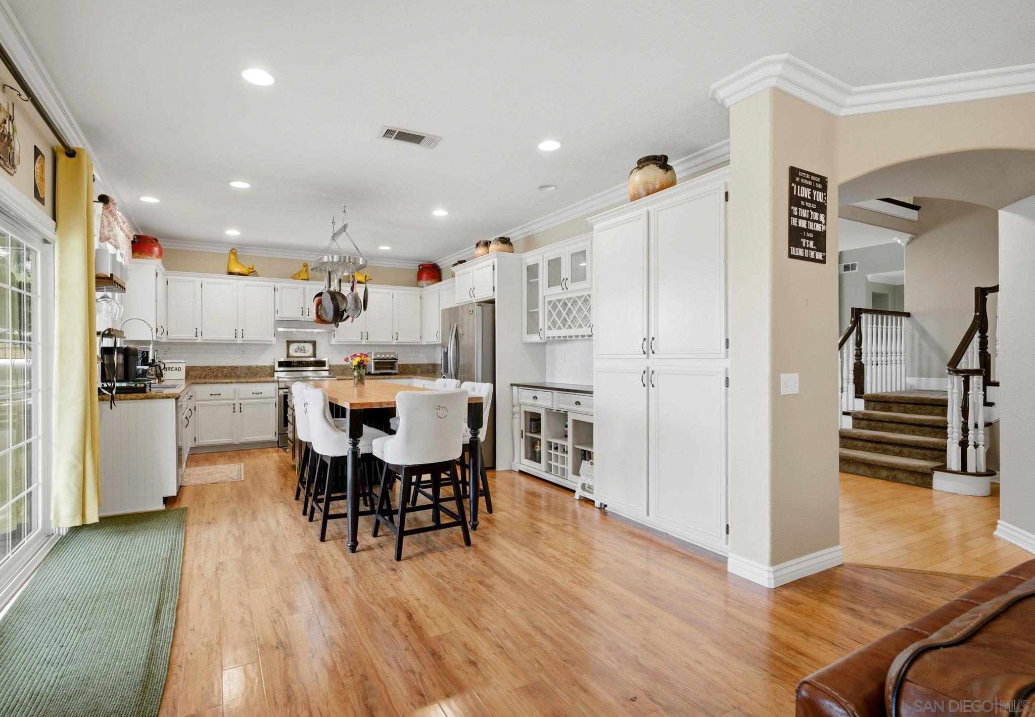 Detail Gallery Image 9 of 34 For 43084  Knightsbridge Way, Temecula,  CA 92592 - 5 Beds | 2/1 Baths