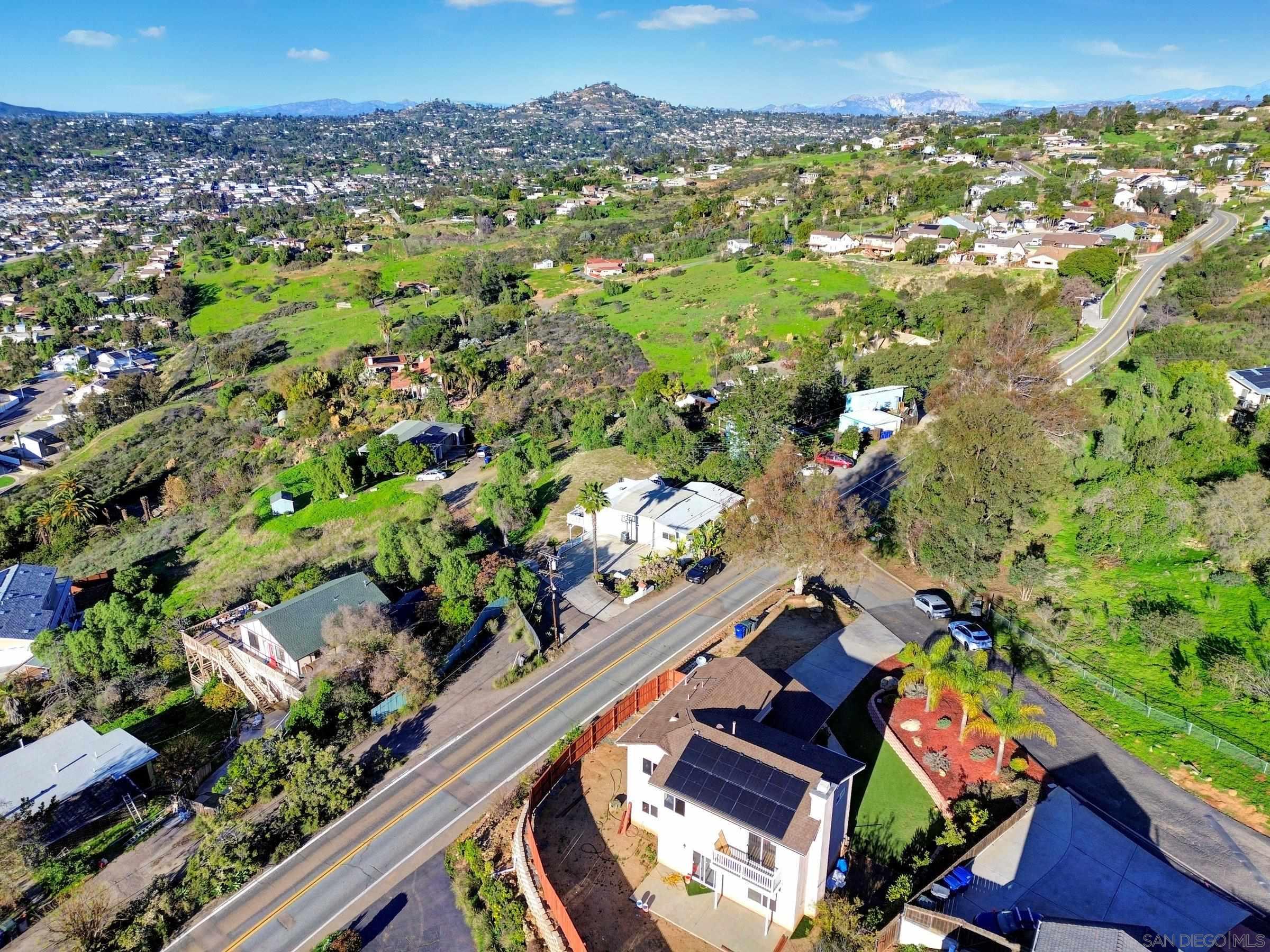 Detail Gallery Image 11 of 51 For 2312  Helix St., Spring Valley,  CA 91977 - 3 Beds | 3 Baths