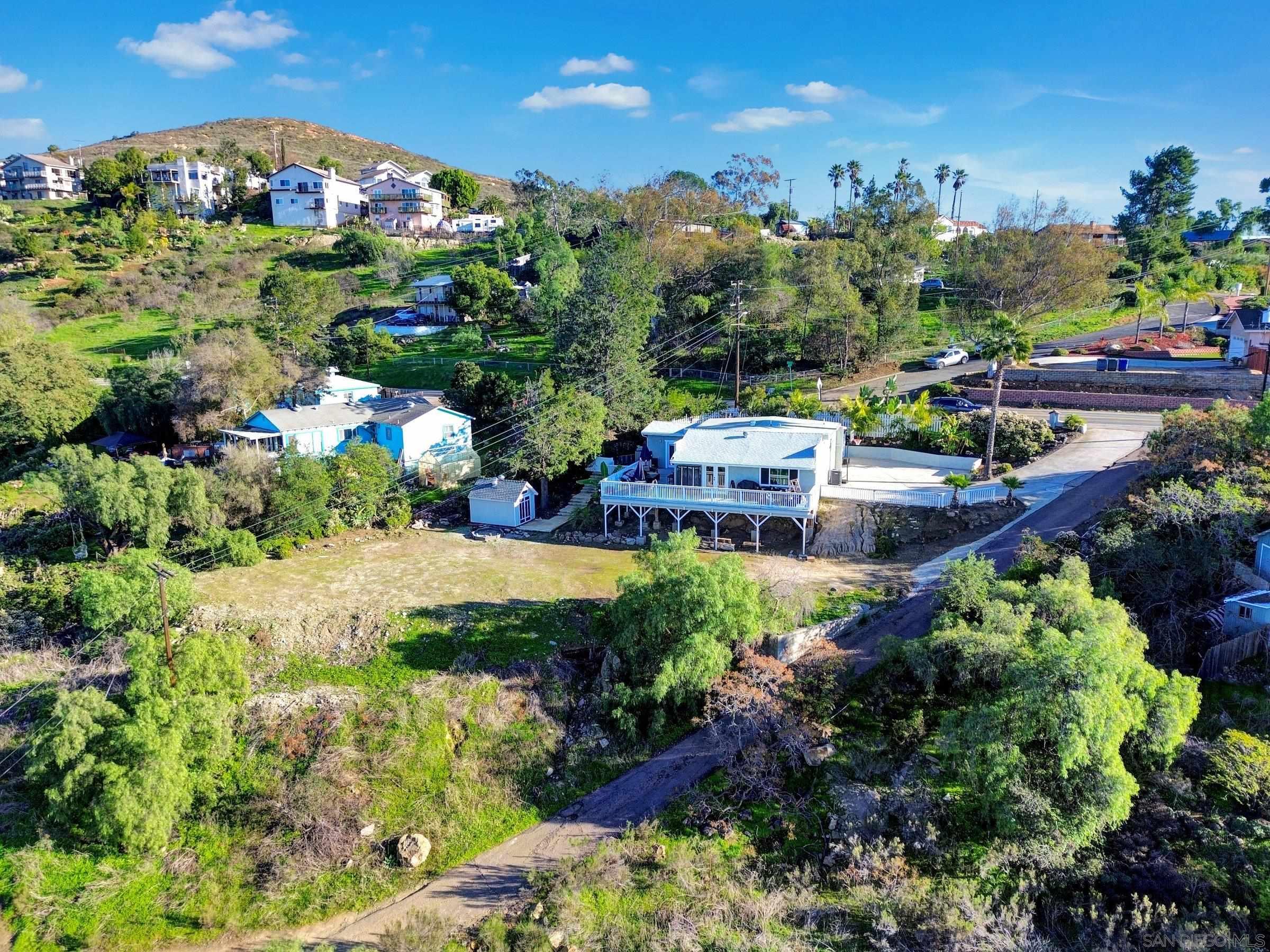 Detail Gallery Image 3 of 51 For 2312  Helix St., Spring Valley,  CA 91977 - 3 Beds | 3 Baths