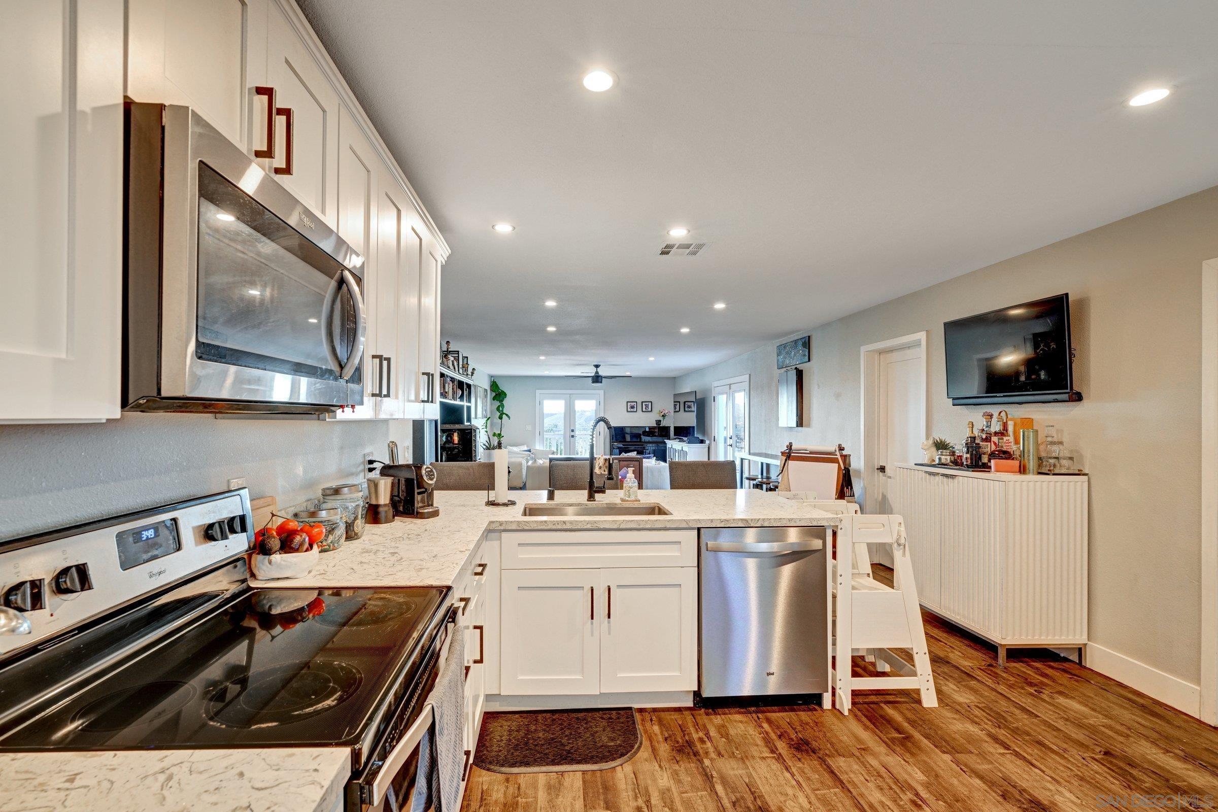 Detail Gallery Image 21 of 51 For 2312  Helix St., Spring Valley,  CA 91977 - 3 Beds | 3 Baths