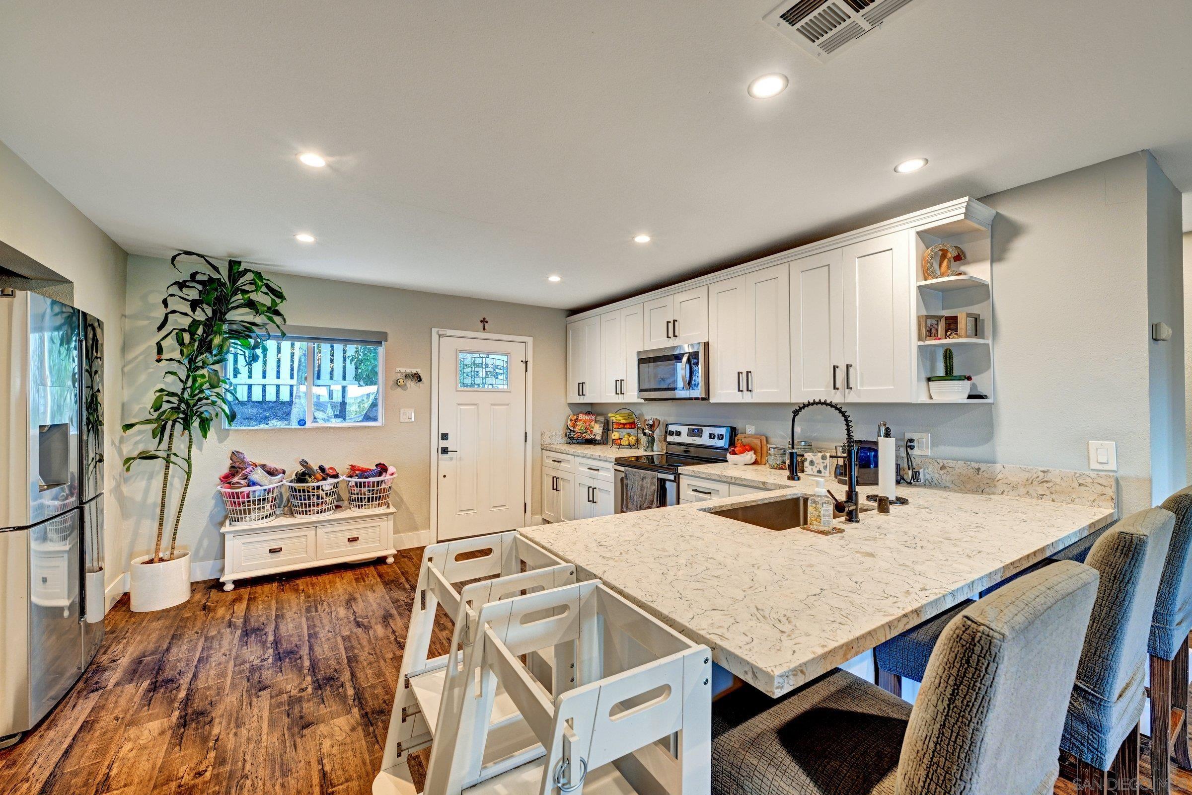 Detail Gallery Image 22 of 51 For 2312  Helix St., Spring Valley,  CA 91977 - 3 Beds | 3 Baths