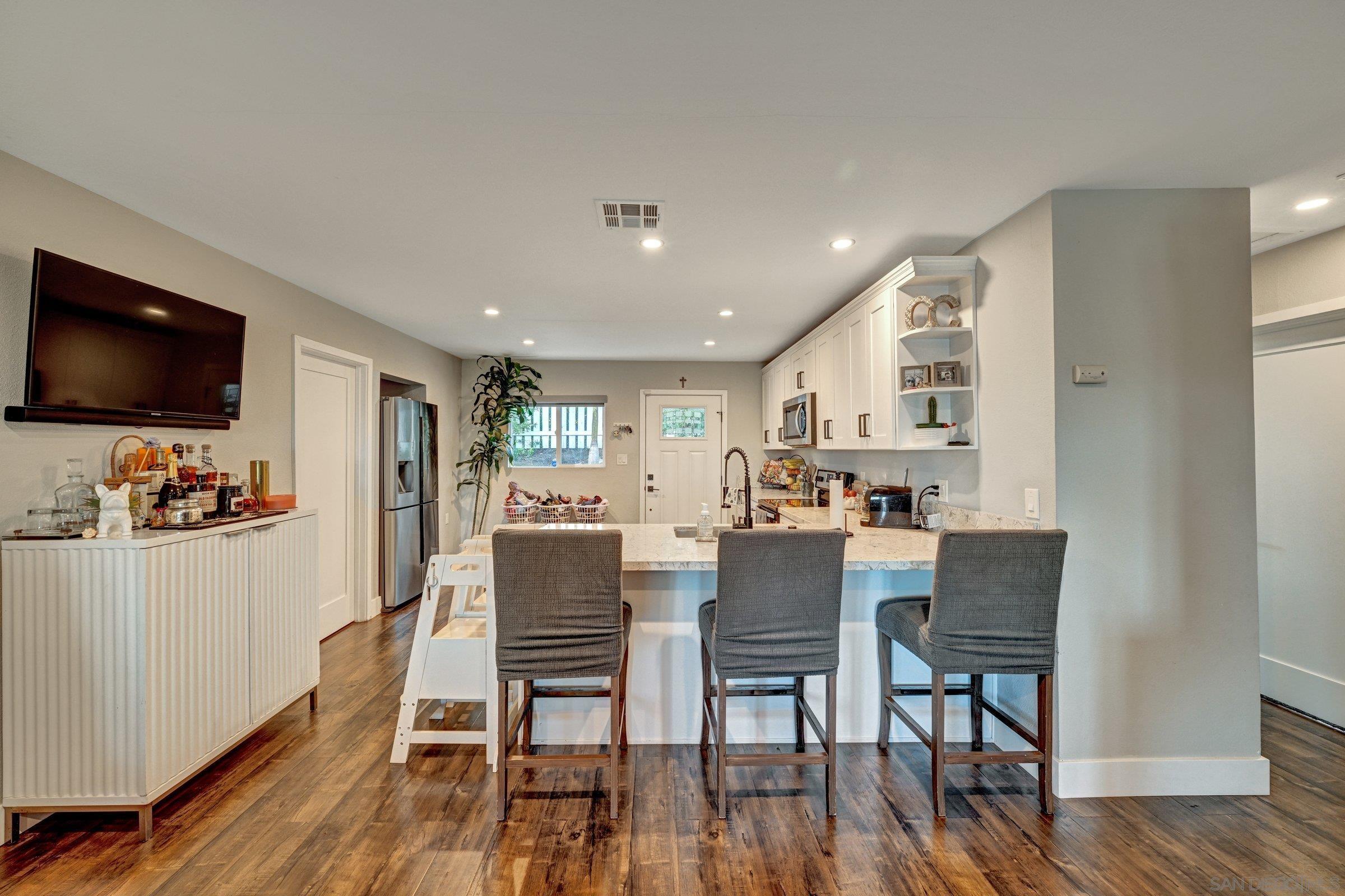 Detail Gallery Image 24 of 51 For 2312  Helix St., Spring Valley,  CA 91977 - 3 Beds | 3 Baths