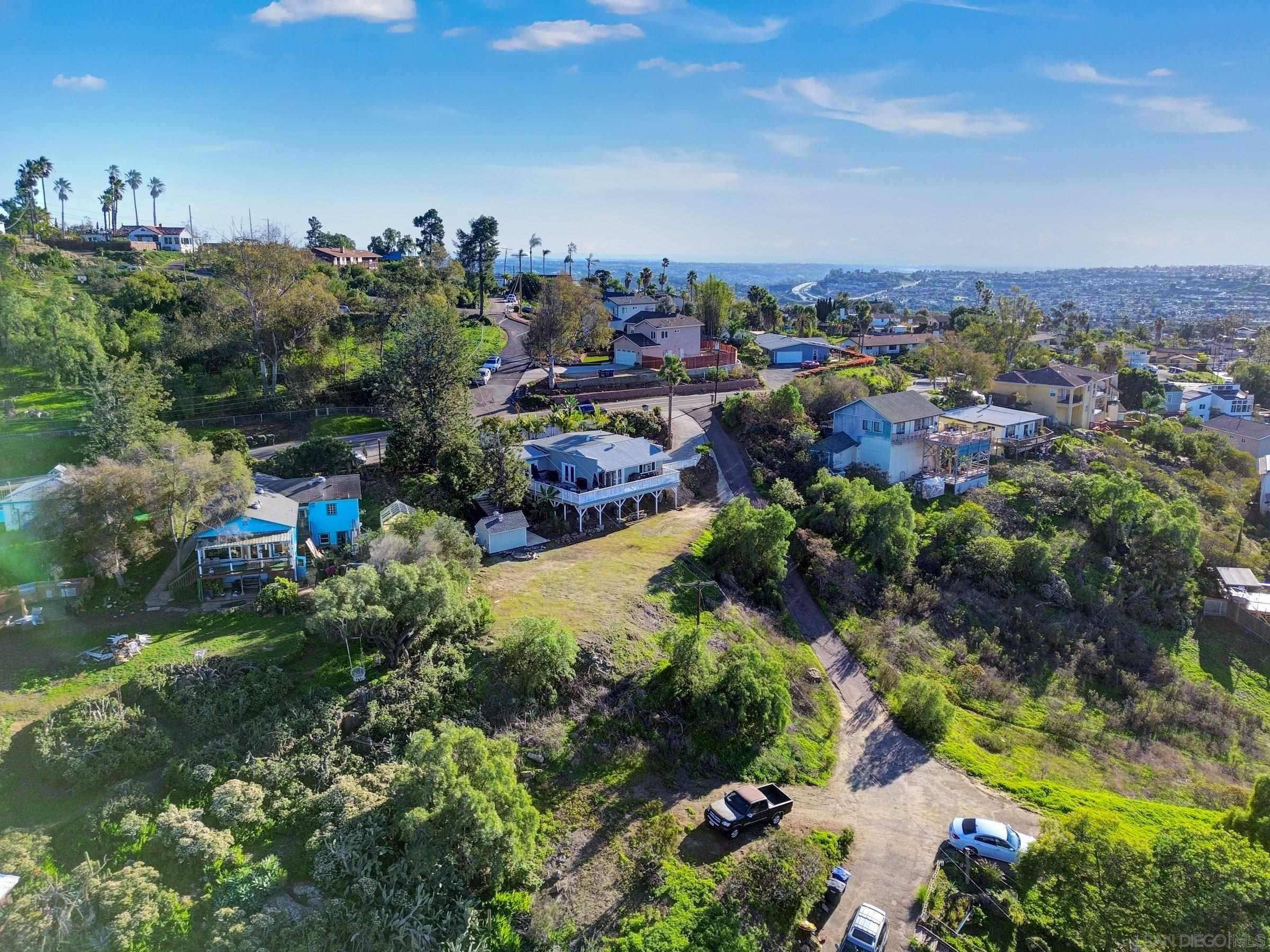 Detail Gallery Image 4 of 51 For 2312  Helix St., Spring Valley,  CA 91977 - 3 Beds | 3 Baths