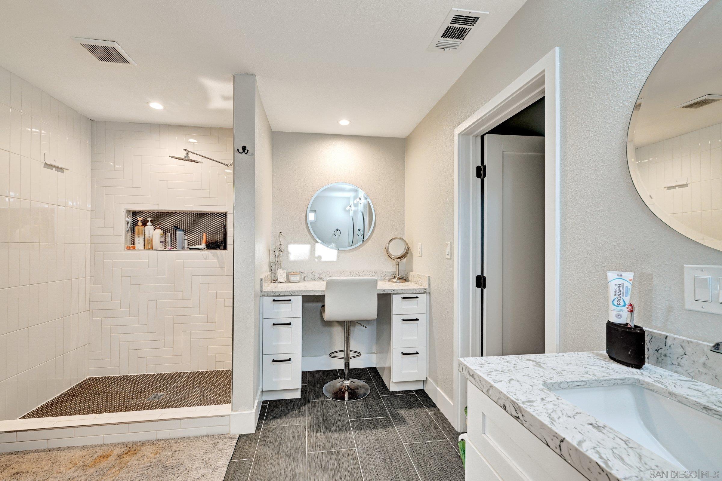 Detail Gallery Image 34 of 51 For 2312  Helix St., Spring Valley,  CA 91977 - 3 Beds | 3 Baths