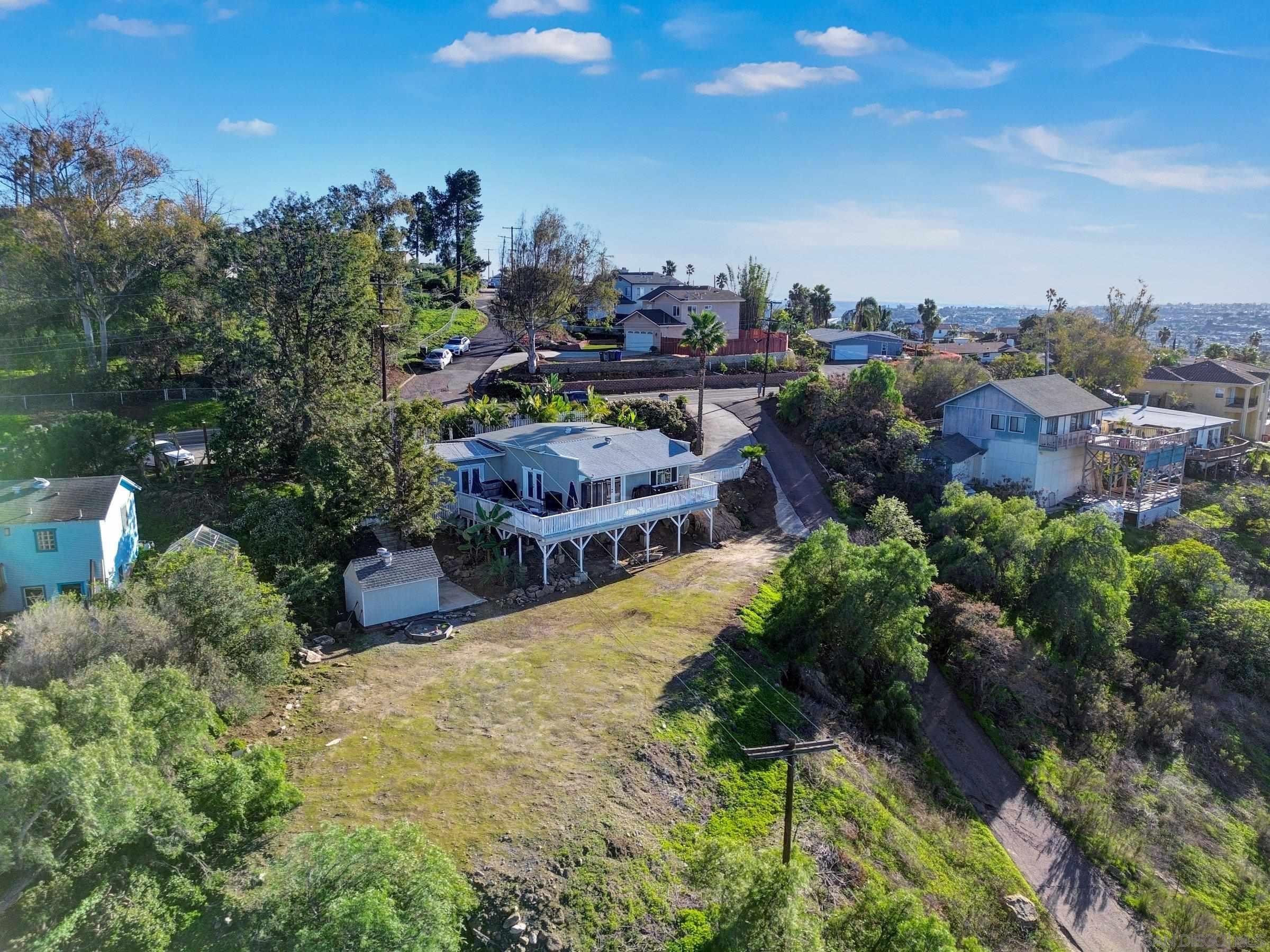 Detail Gallery Image 7 of 51 For 2312  Helix St., Spring Valley,  CA 91977 - 3 Beds | 3 Baths