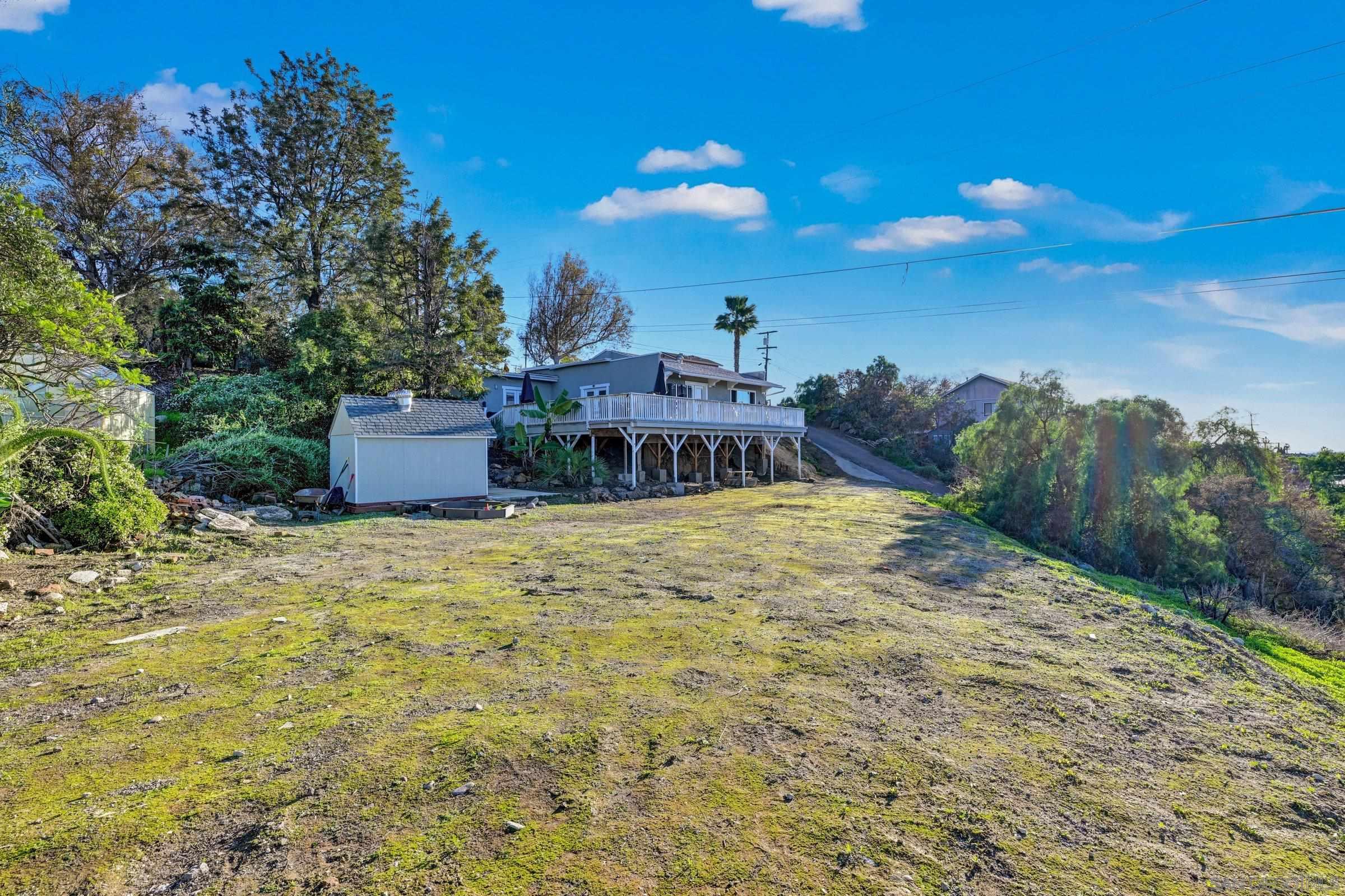 Detail Gallery Image 8 of 51 For 2312  Helix St., Spring Valley,  CA 91977 - 3 Beds | 3 Baths