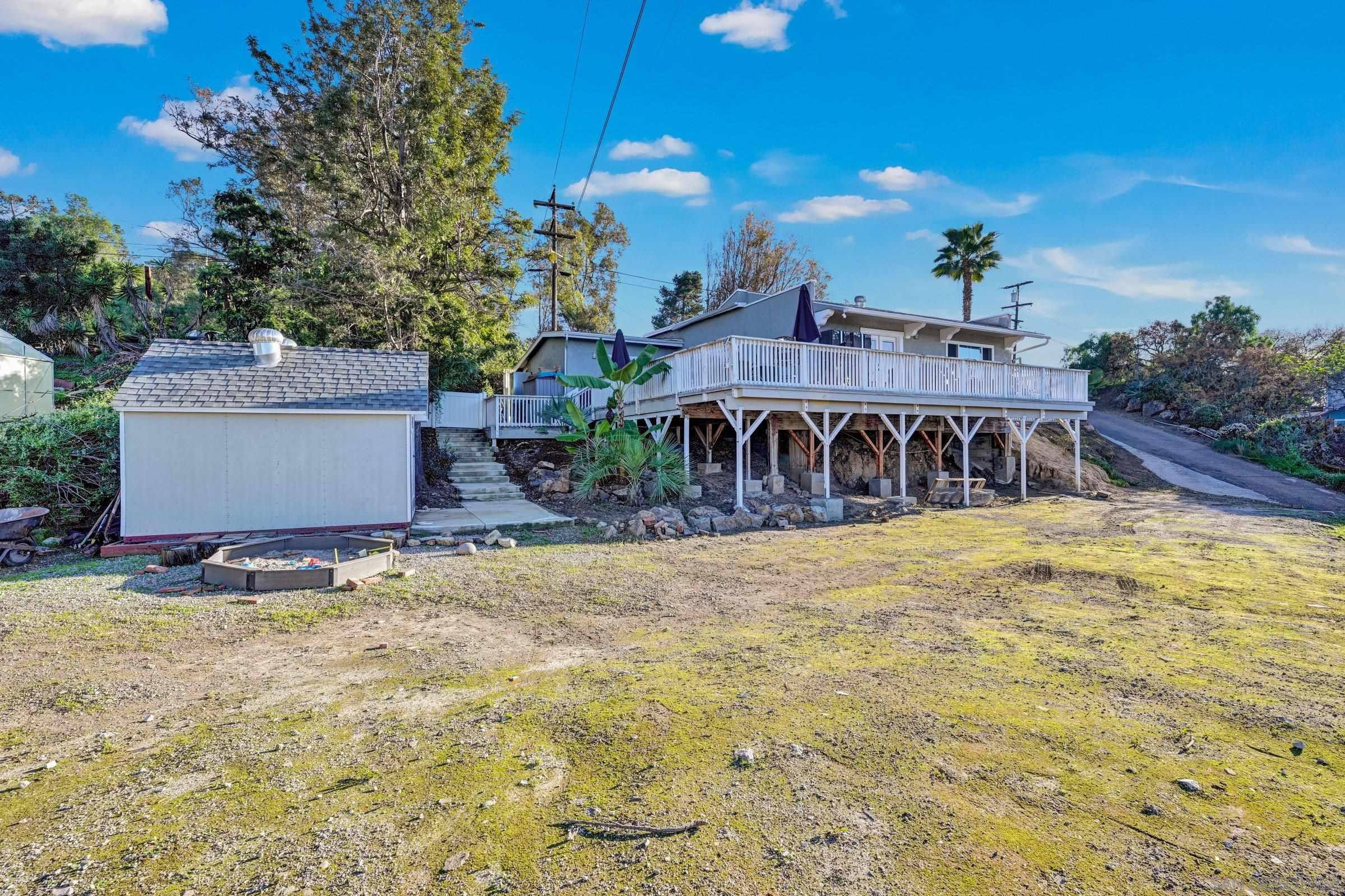 Detail Gallery Image 9 of 51 For 2312  Helix St., Spring Valley,  CA 91977 - 3 Beds | 3 Baths