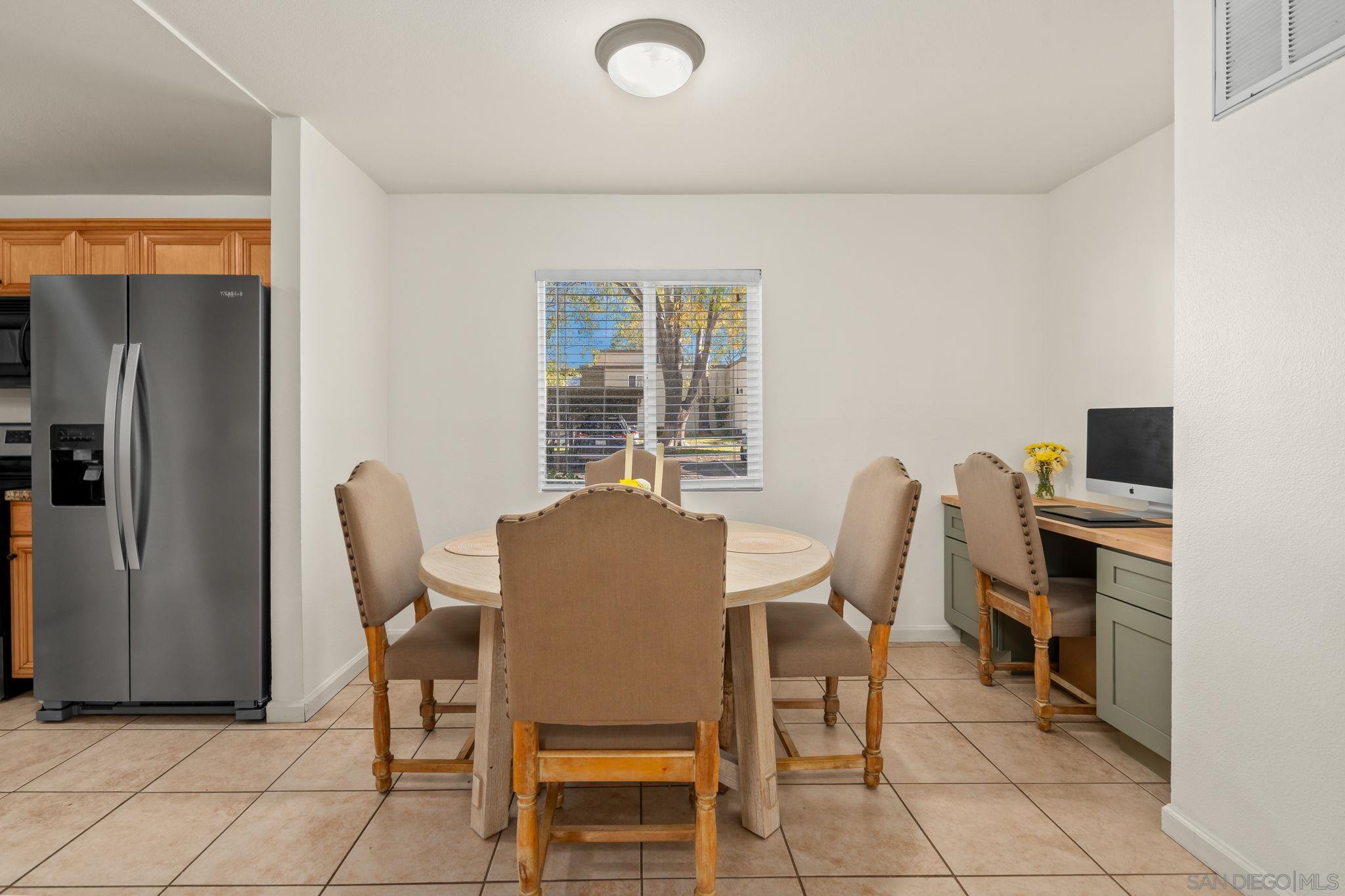 Detail Gallery Image 11 of 31 For 2528  White Oak Pl  #3,  Escondido,  CA 92027 - 2 Beds | 1 Baths