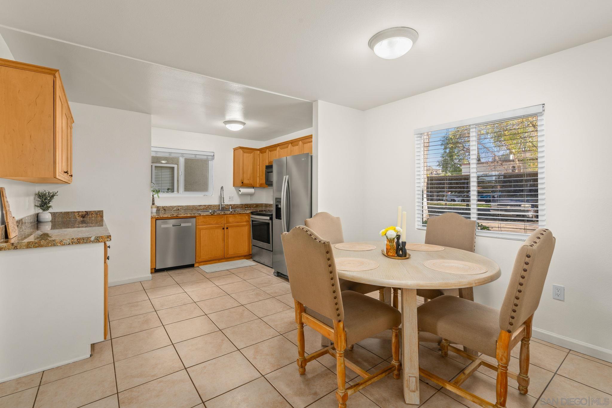 Detail Gallery Image 12 of 31 For 2528  White Oak Pl  #3,  Escondido,  CA 92027 - 2 Beds | 1 Baths