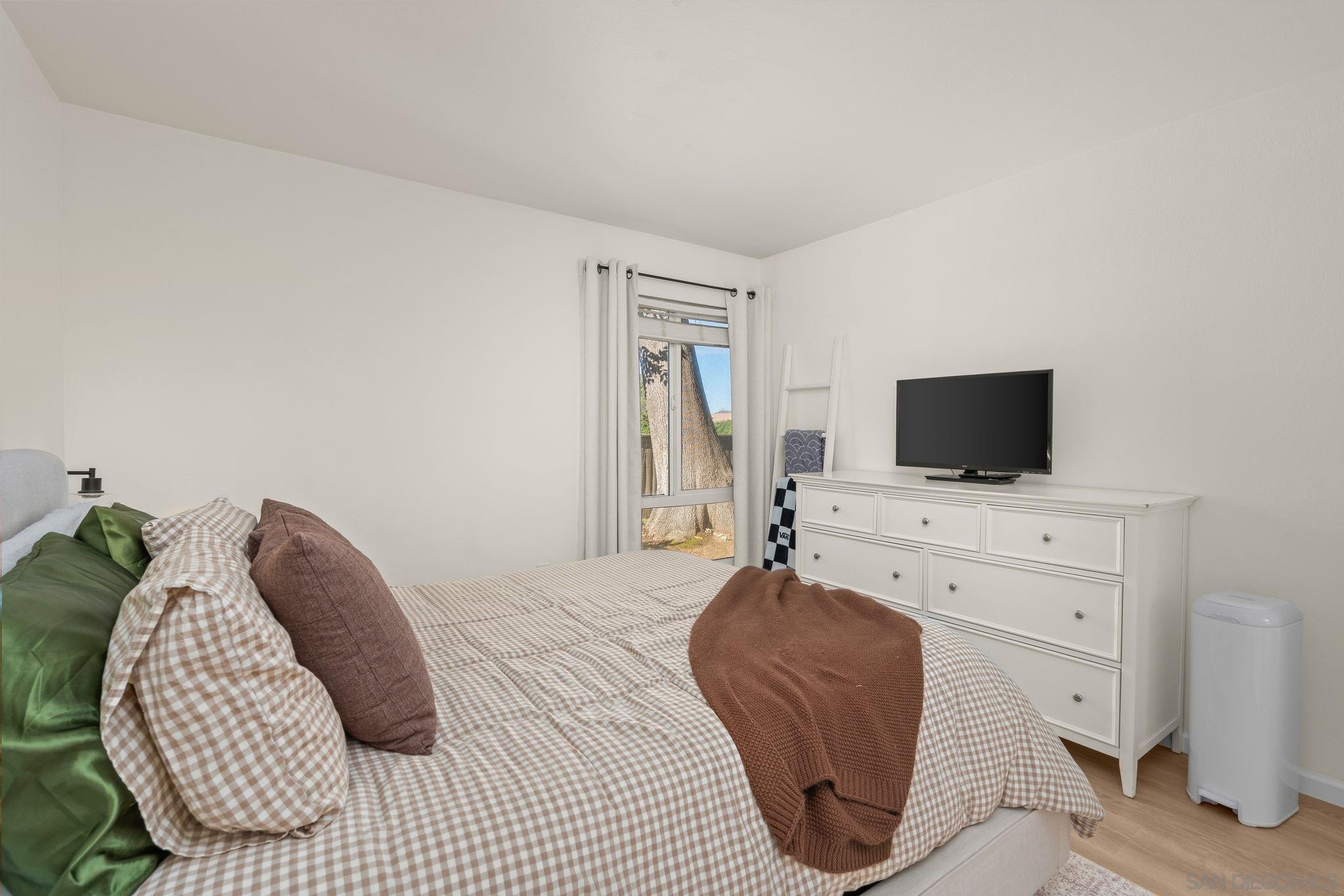 Detail Gallery Image 13 of 31 For 2528  White Oak Pl  #3,  Escondido,  CA 92027 - 2 Beds | 1 Baths