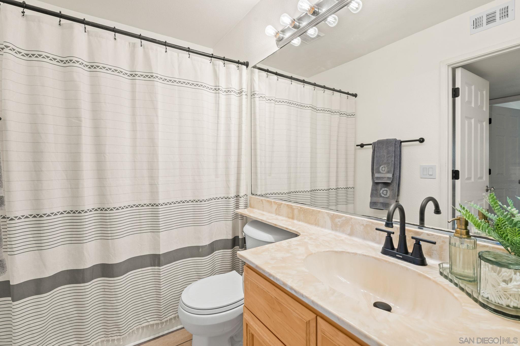 Detail Gallery Image 18 of 31 For 2528  White Oak Pl  #3,  Escondido,  CA 92027 - 2 Beds | 1 Baths