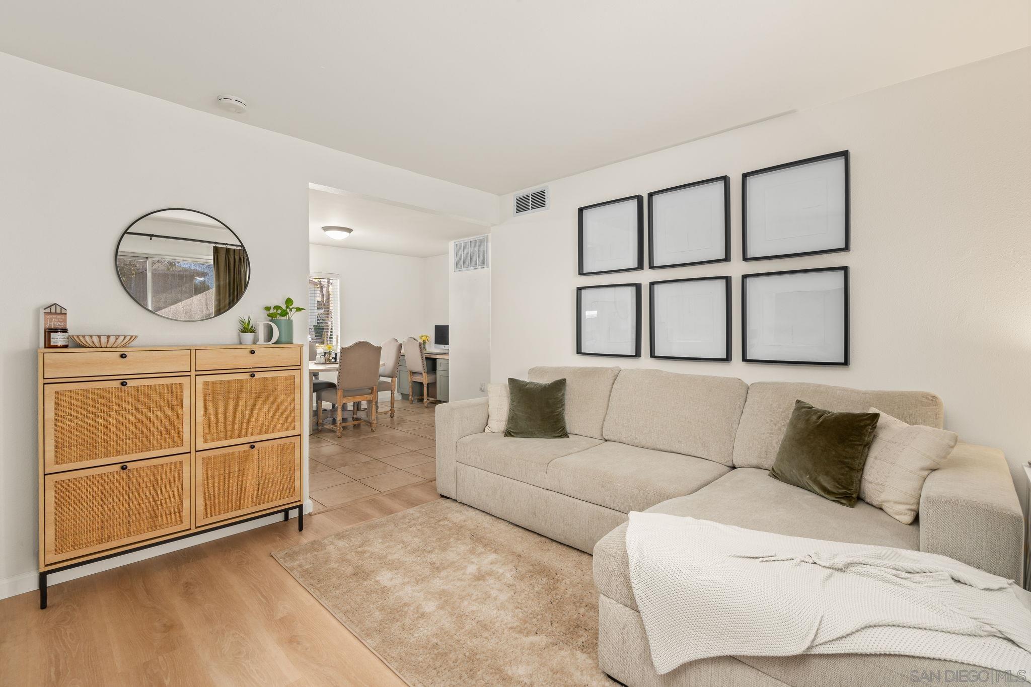 Detail Gallery Image 8 of 31 For 2528  White Oak Pl  #3,  Escondido,  CA 92027 - 2 Beds | 1 Baths