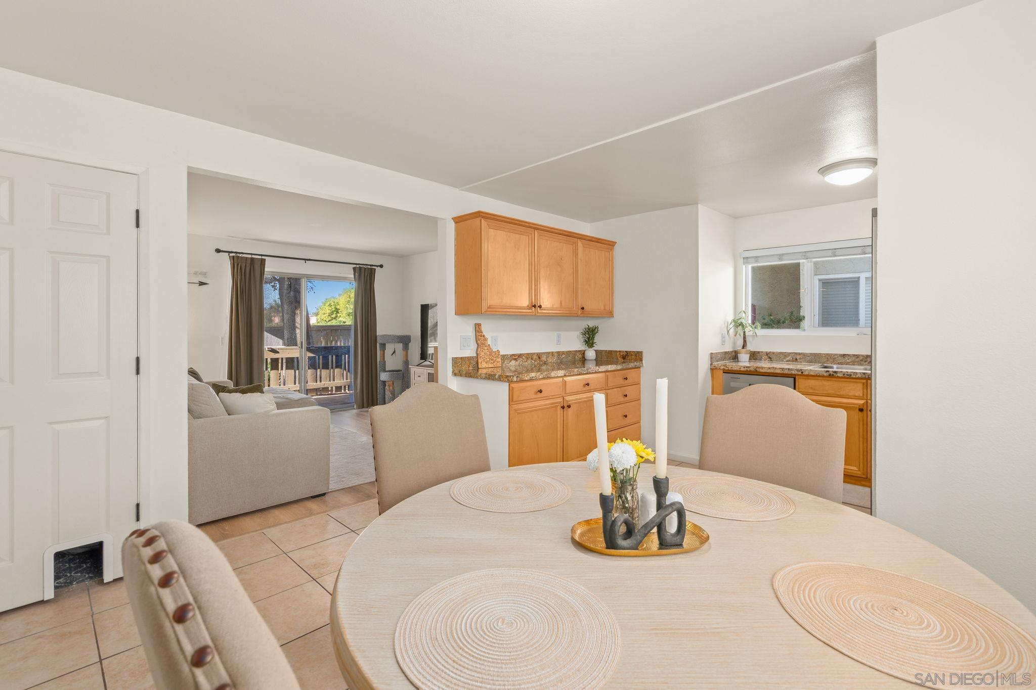 Detail Gallery Image 9 of 31 For 2528  White Oak Pl  #3,  Escondido,  CA 92027 - 2 Beds | 1 Baths