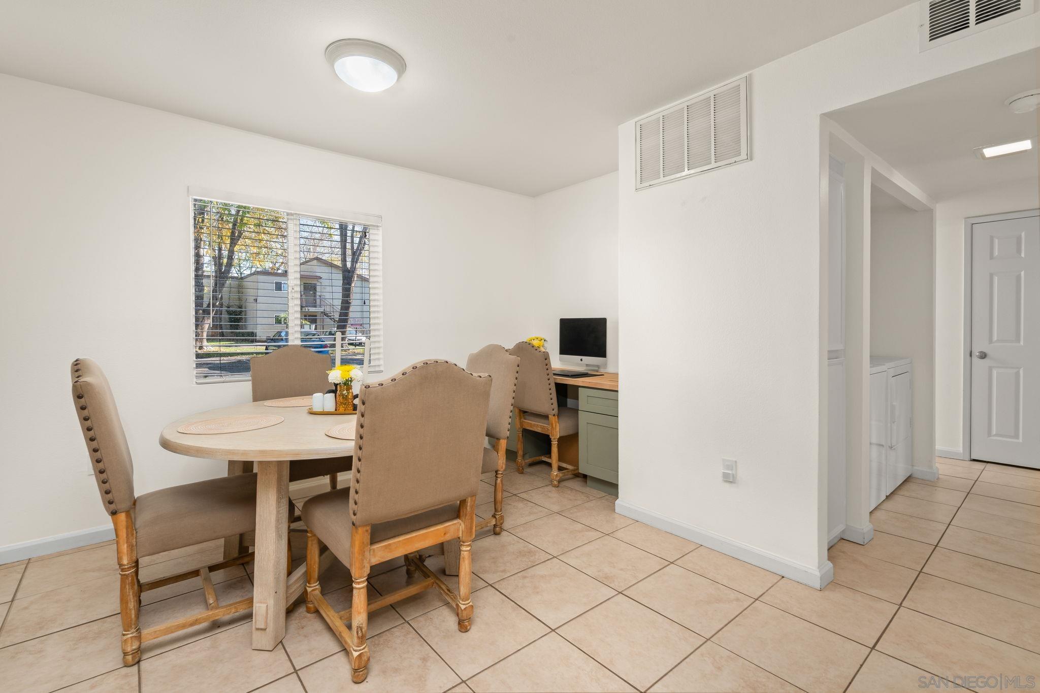 Detail Gallery Image 10 of 31 For 2528  White Oak Pl  #3,  Escondido,  CA 92027 - 2 Beds | 1 Baths