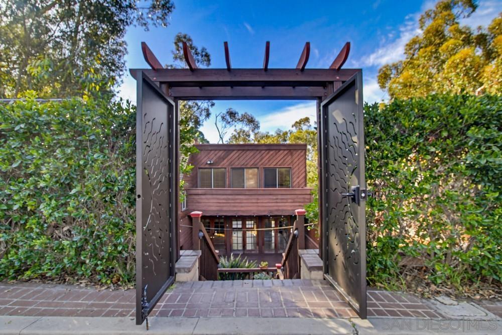 Detail Gallery Image 2 of 75 For 4170  Ingalls, San Diego,  CA 92103 - 3 Beds | 3 Baths