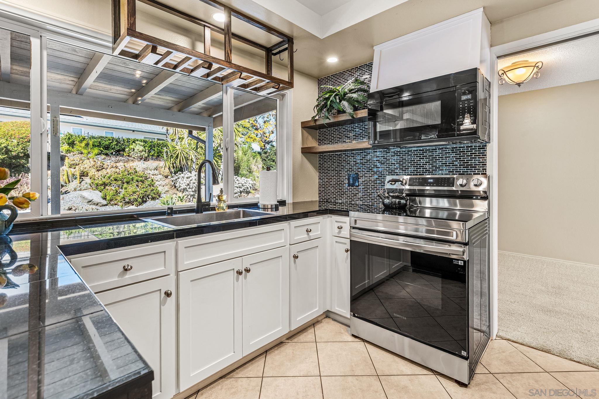 Detail Gallery Image 2 of 43 For Casero Rd, San Diego,  CA 92128 - 2 Beds | 2 Baths