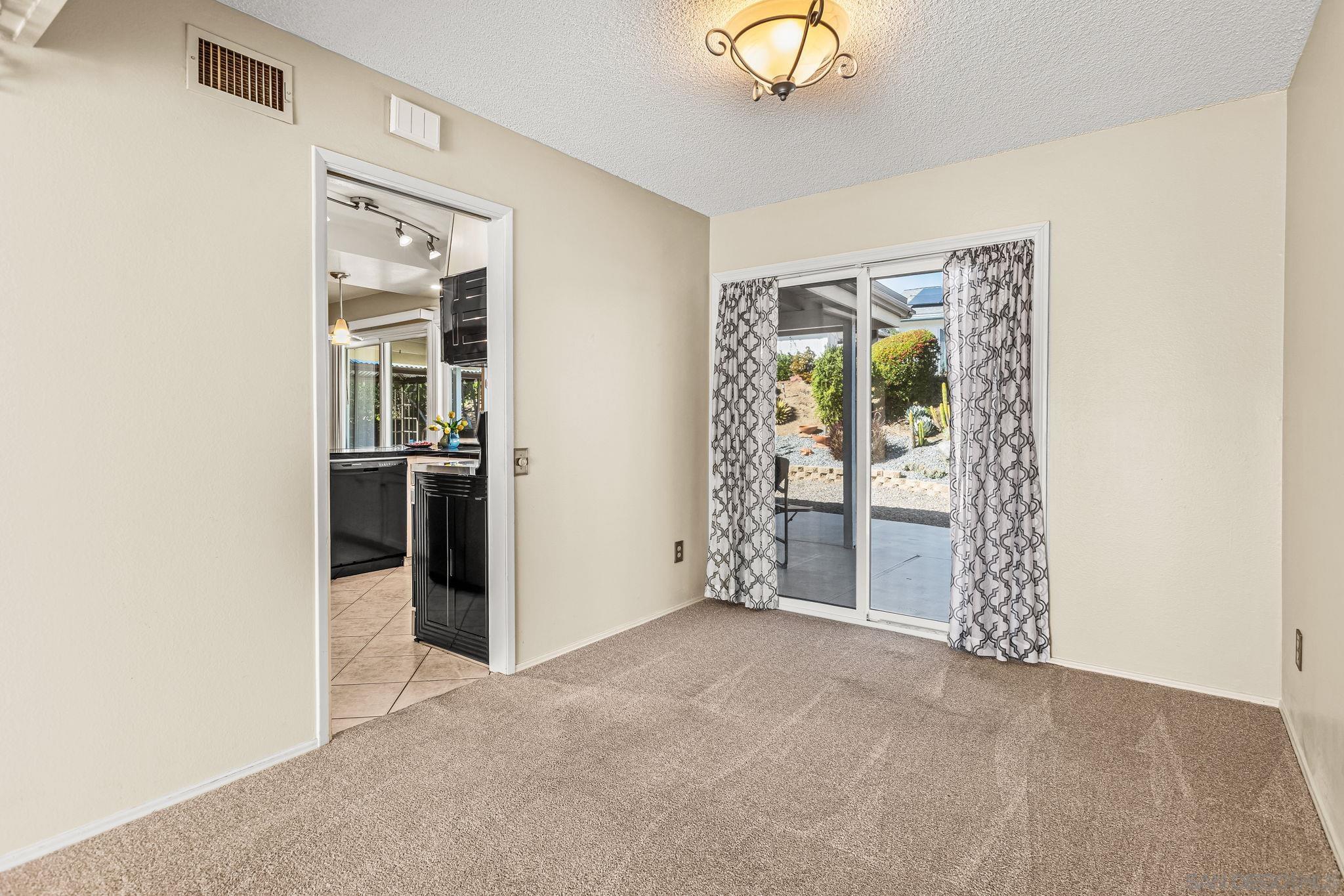 Detail Gallery Image 14 of 43 For Casero Rd, San Diego,  CA 92128 - 2 Beds | 2 Baths