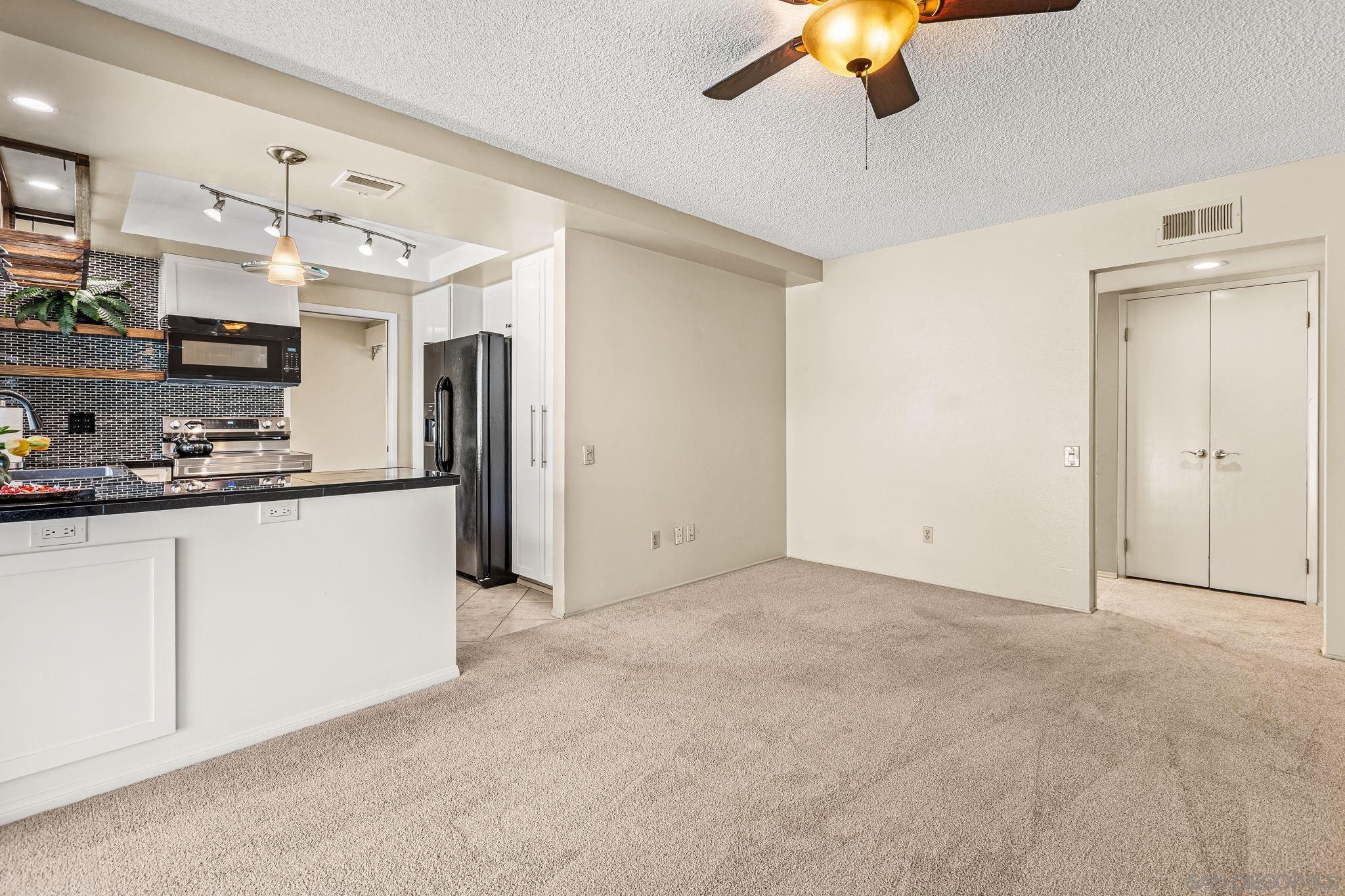 Detail Gallery Image 5 of 43 For Casero Rd, San Diego,  CA 92128 - 2 Beds | 2 Baths