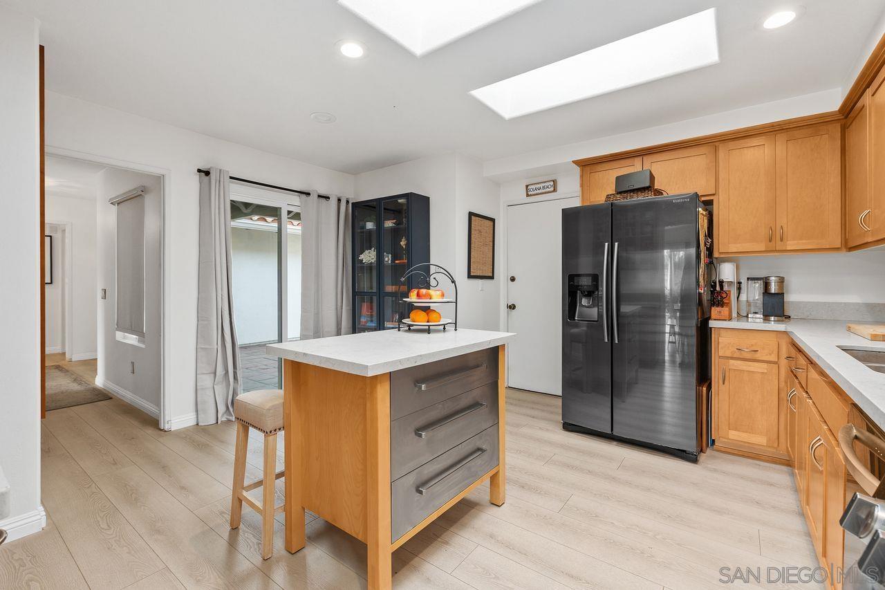 Detail Gallery Image 38 of 46 For 115  Vallarta Ct, Solana Beach,  CA 92075 - 2 Beds | 2 Baths