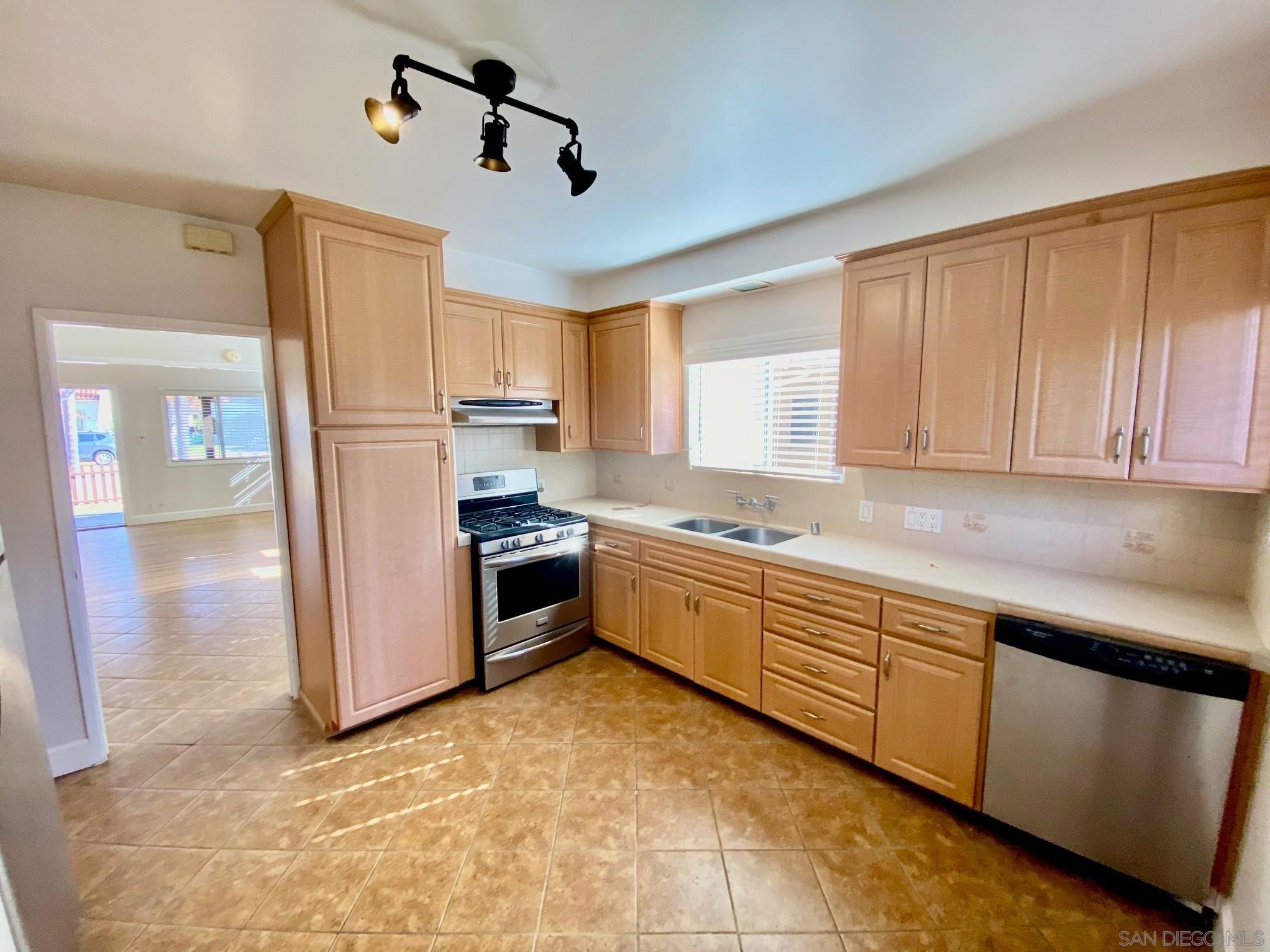 Detail Gallery Image 37 of 53 For 4830-4832  Utah St, San Diego,  CA 92116 - – Beds | – Baths