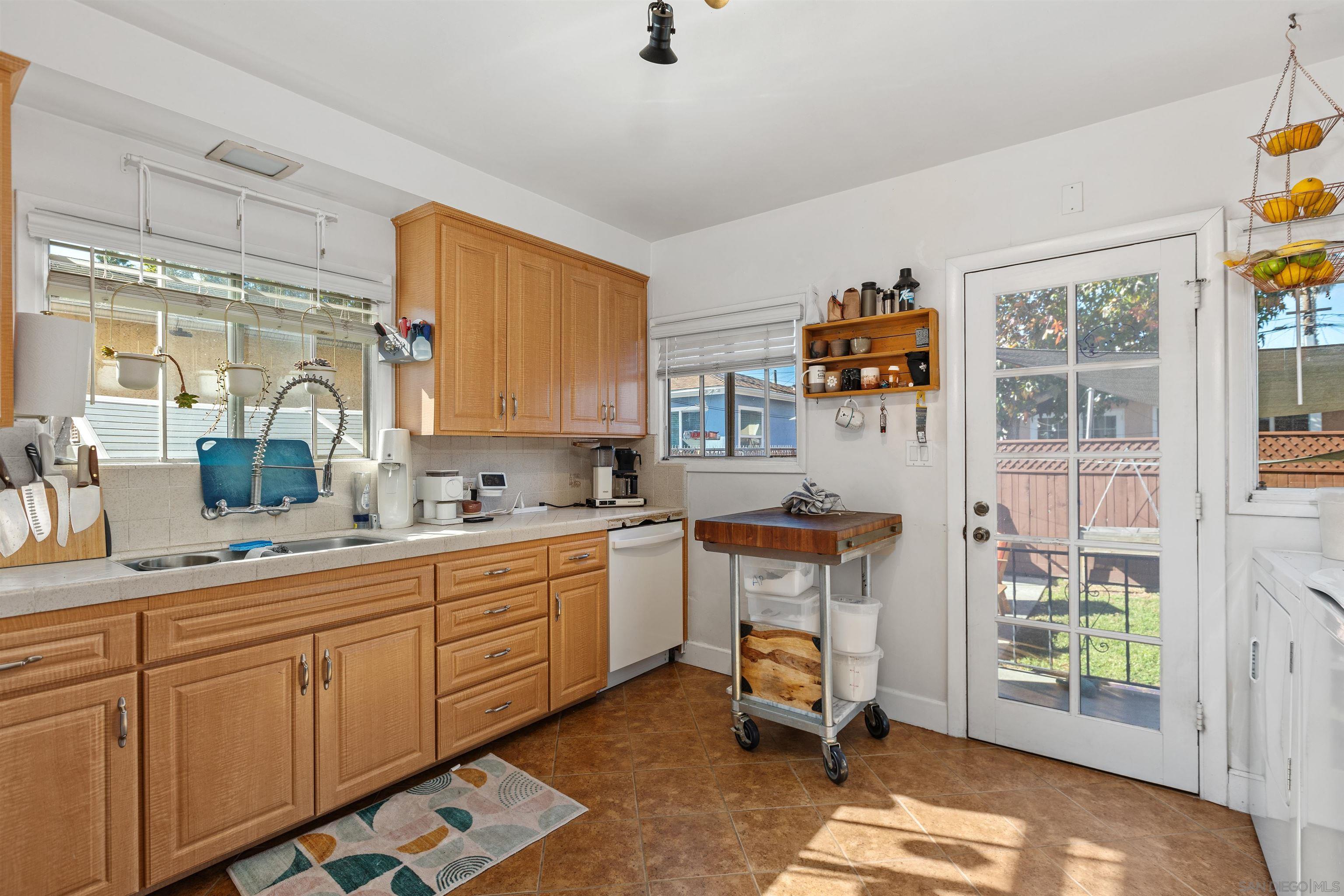 Detail Gallery Image 8 of 53 For 4830-4832  Utah St, San Diego,  CA 92116 - – Beds | – Baths